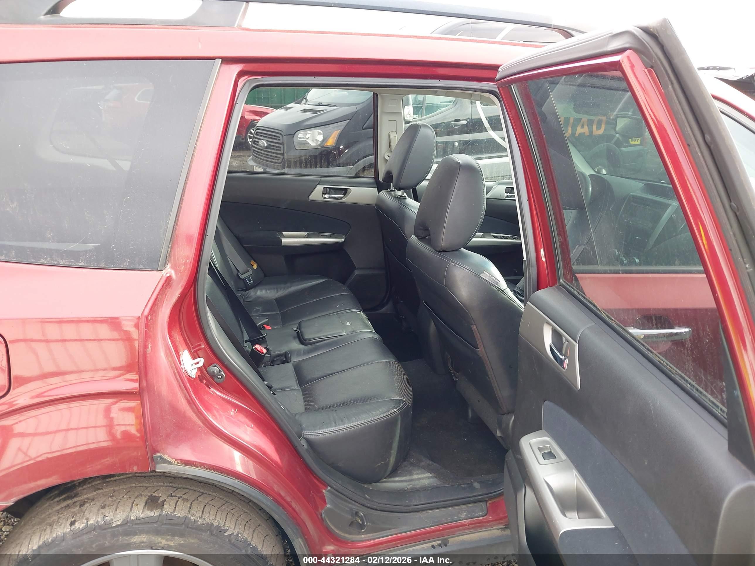SUBARU FORESTER image 8