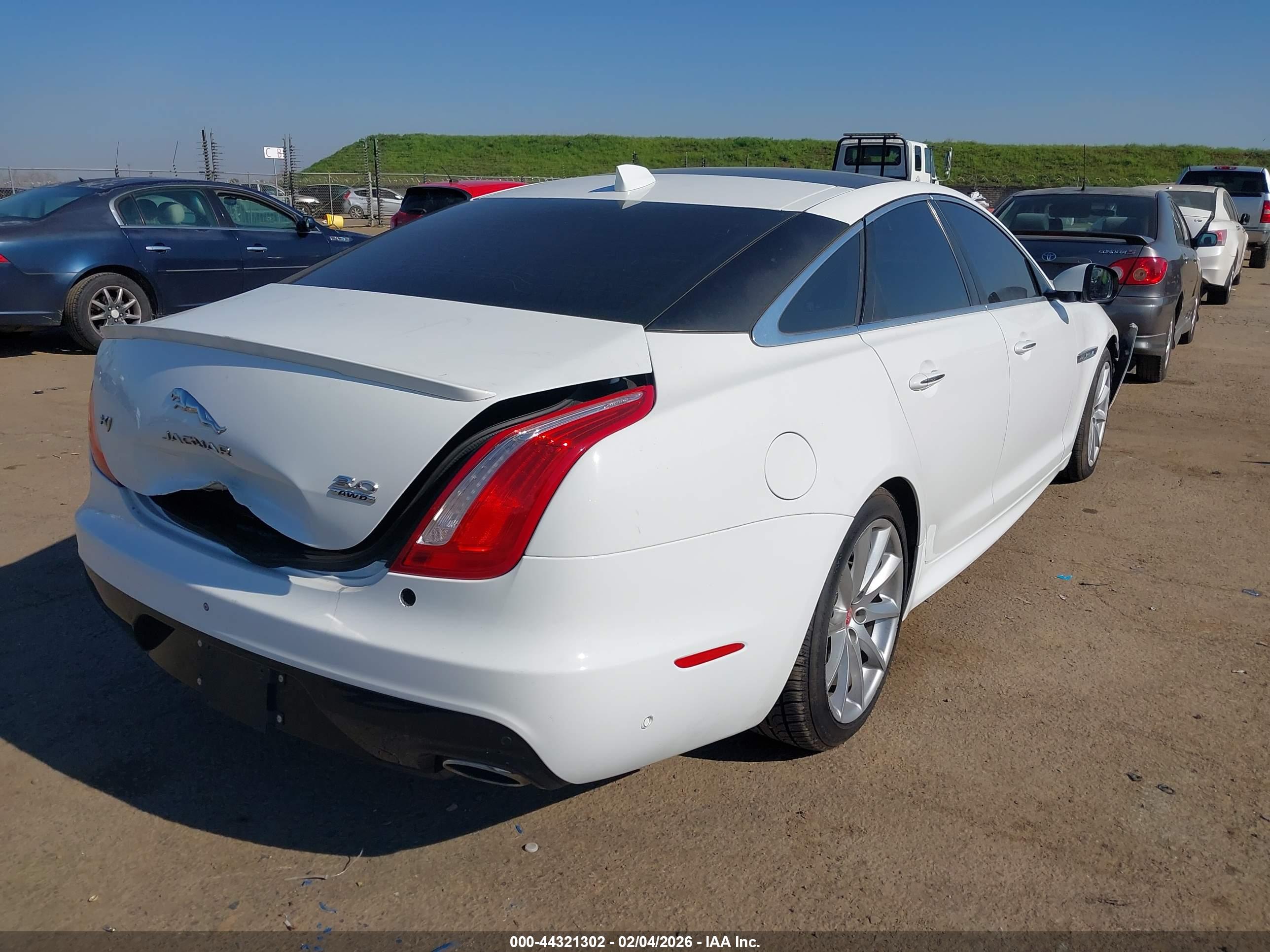 JAGUAR XJ image 4