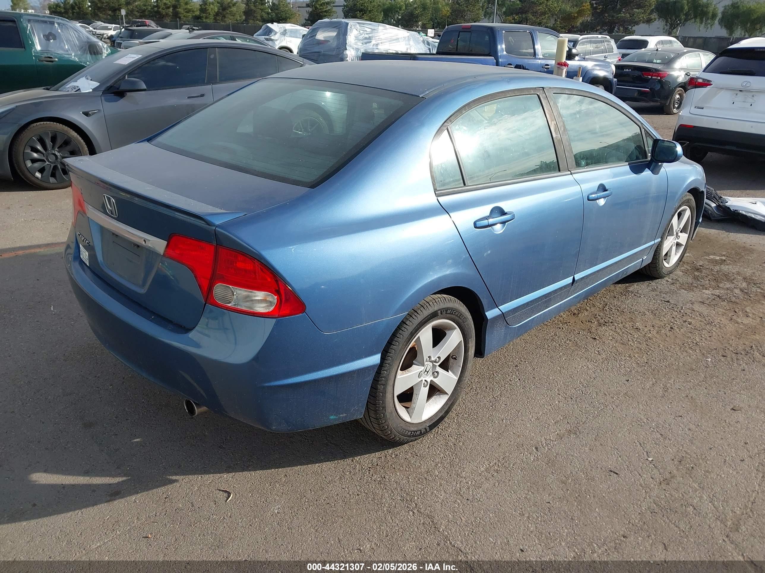 HONDA CIVIC image 4