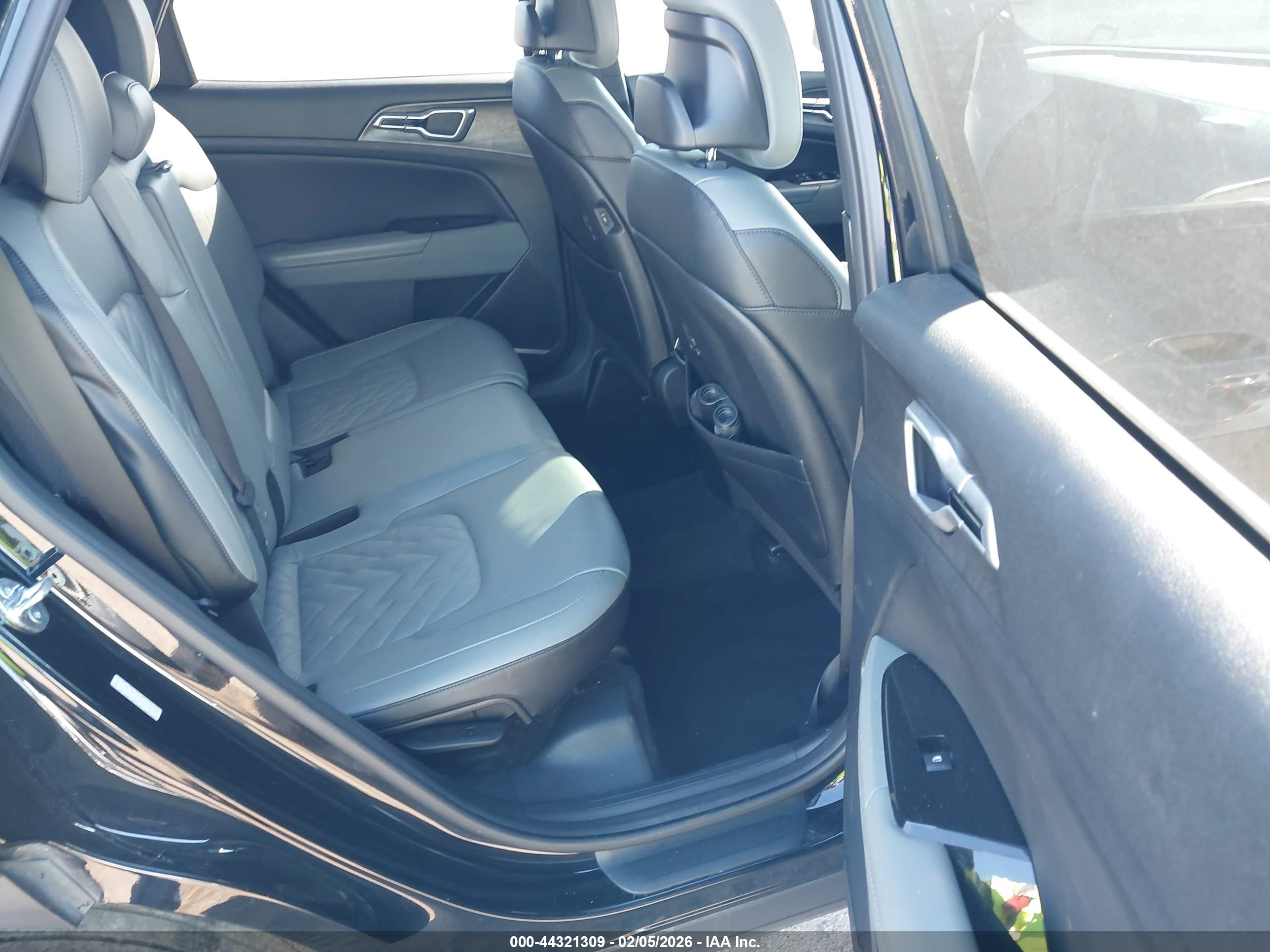 KIA SPORTAGE image 8
