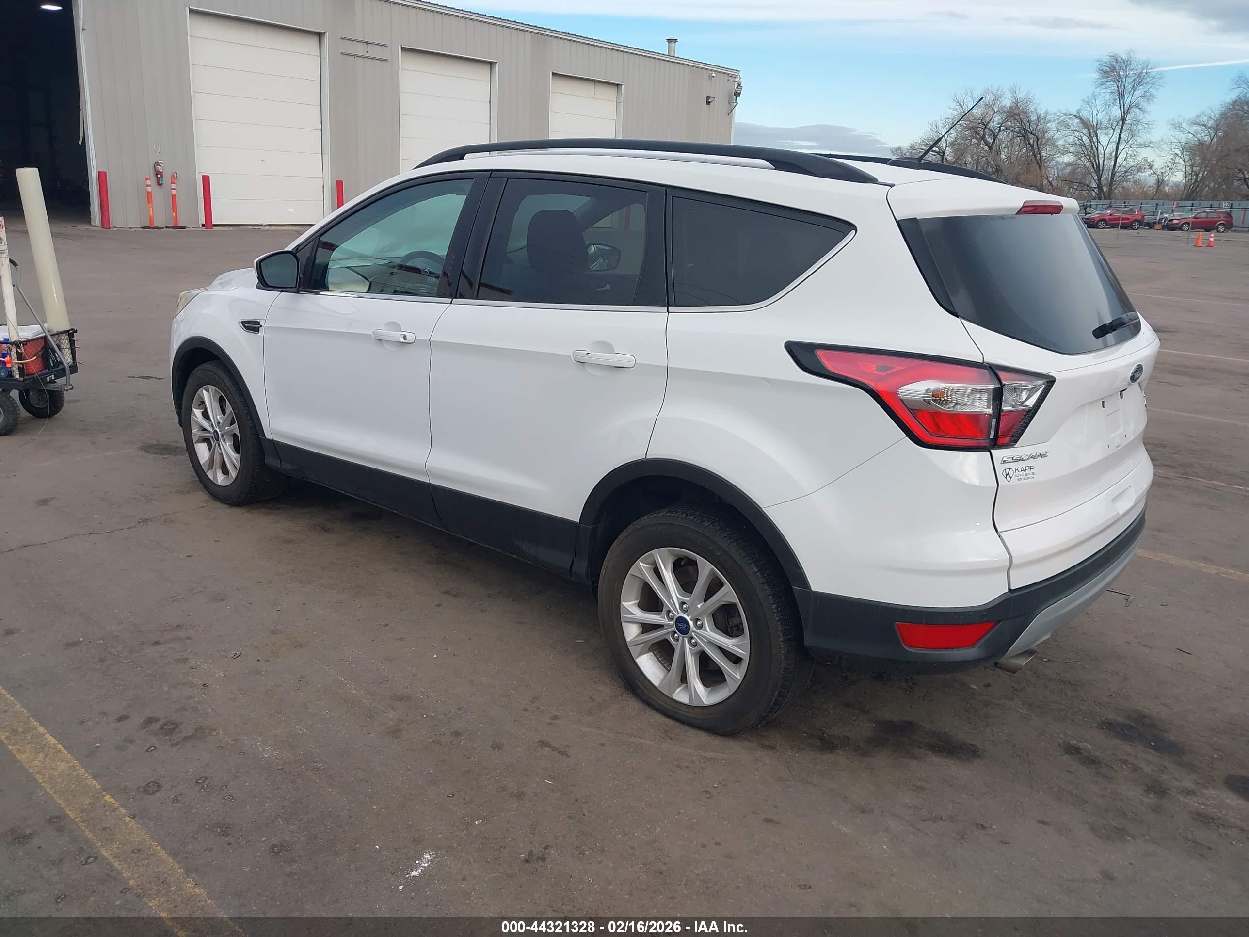 FORD ESCAPE image 3