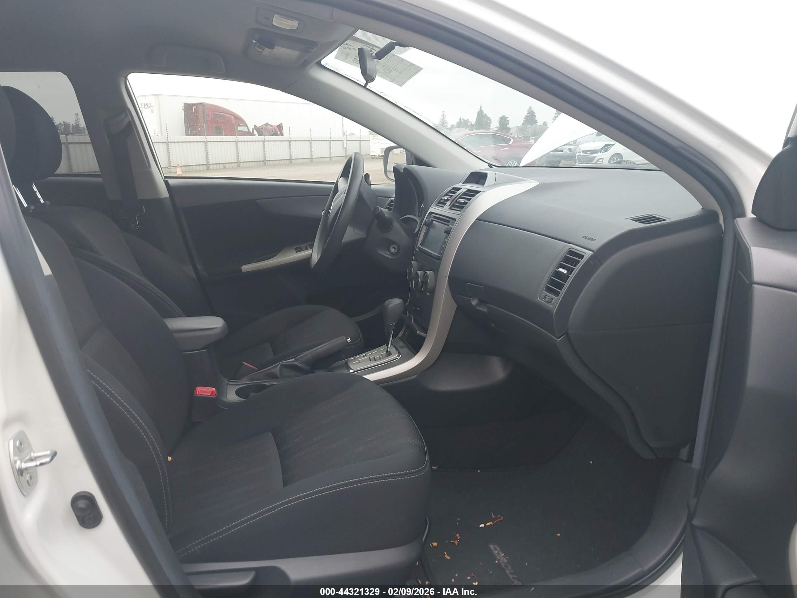 TOYOTA COROLLA image 5