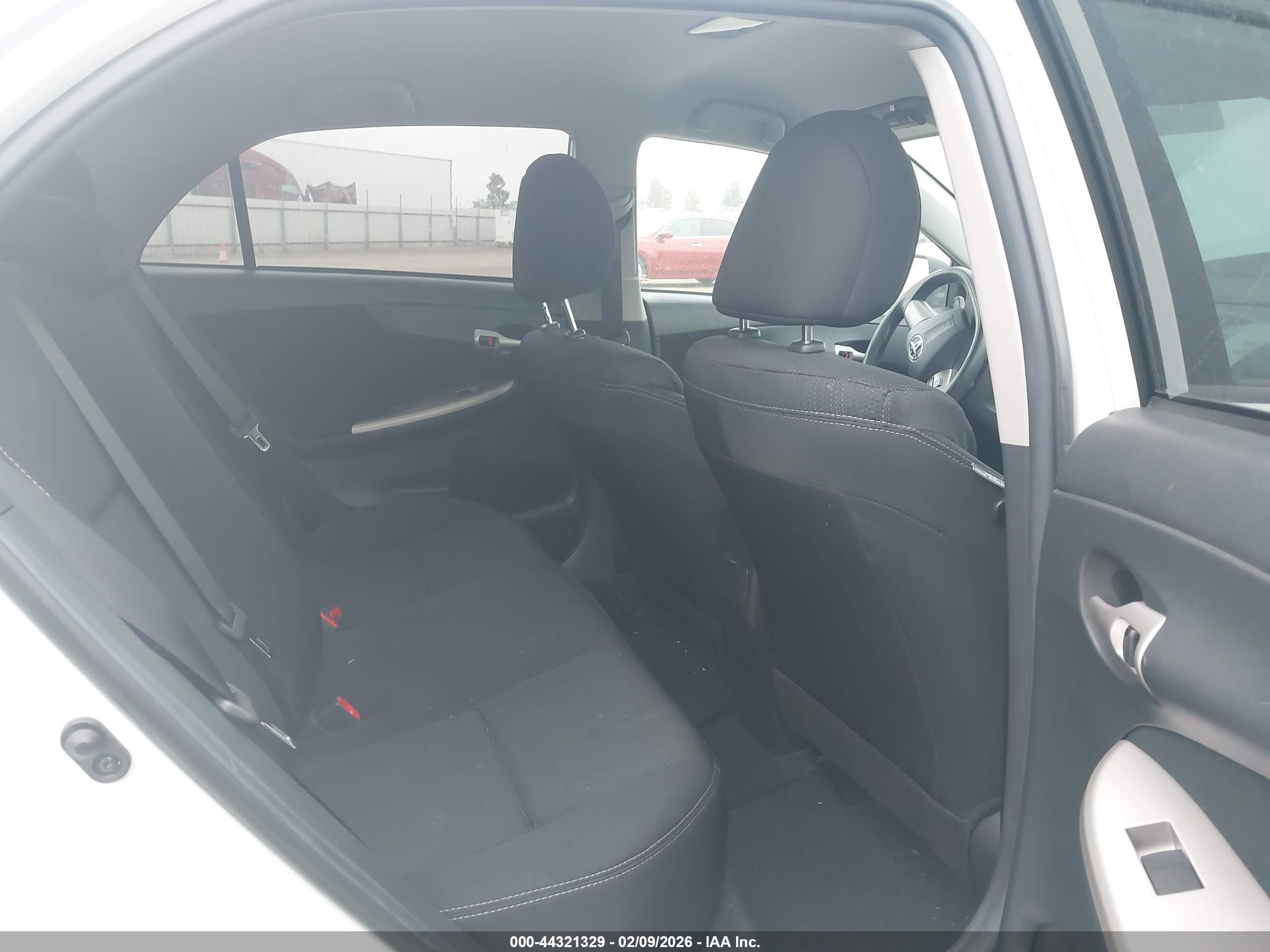 TOYOTA COROLLA image 8