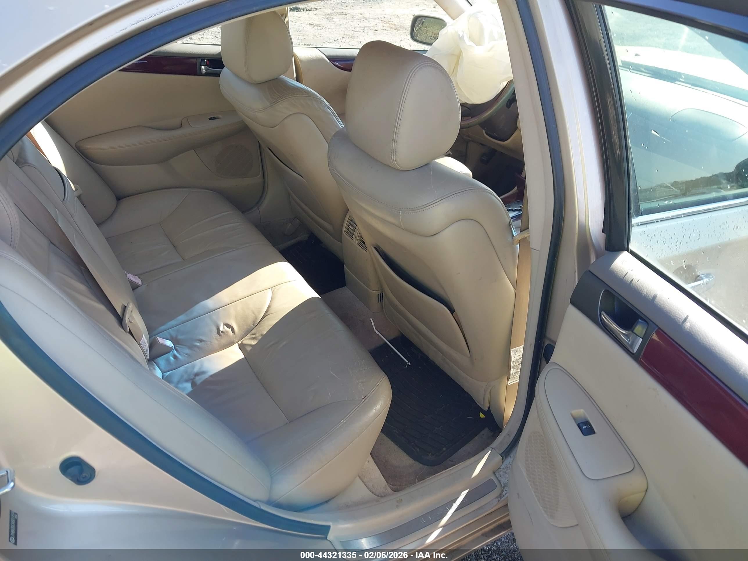 LEXUS ES image 8