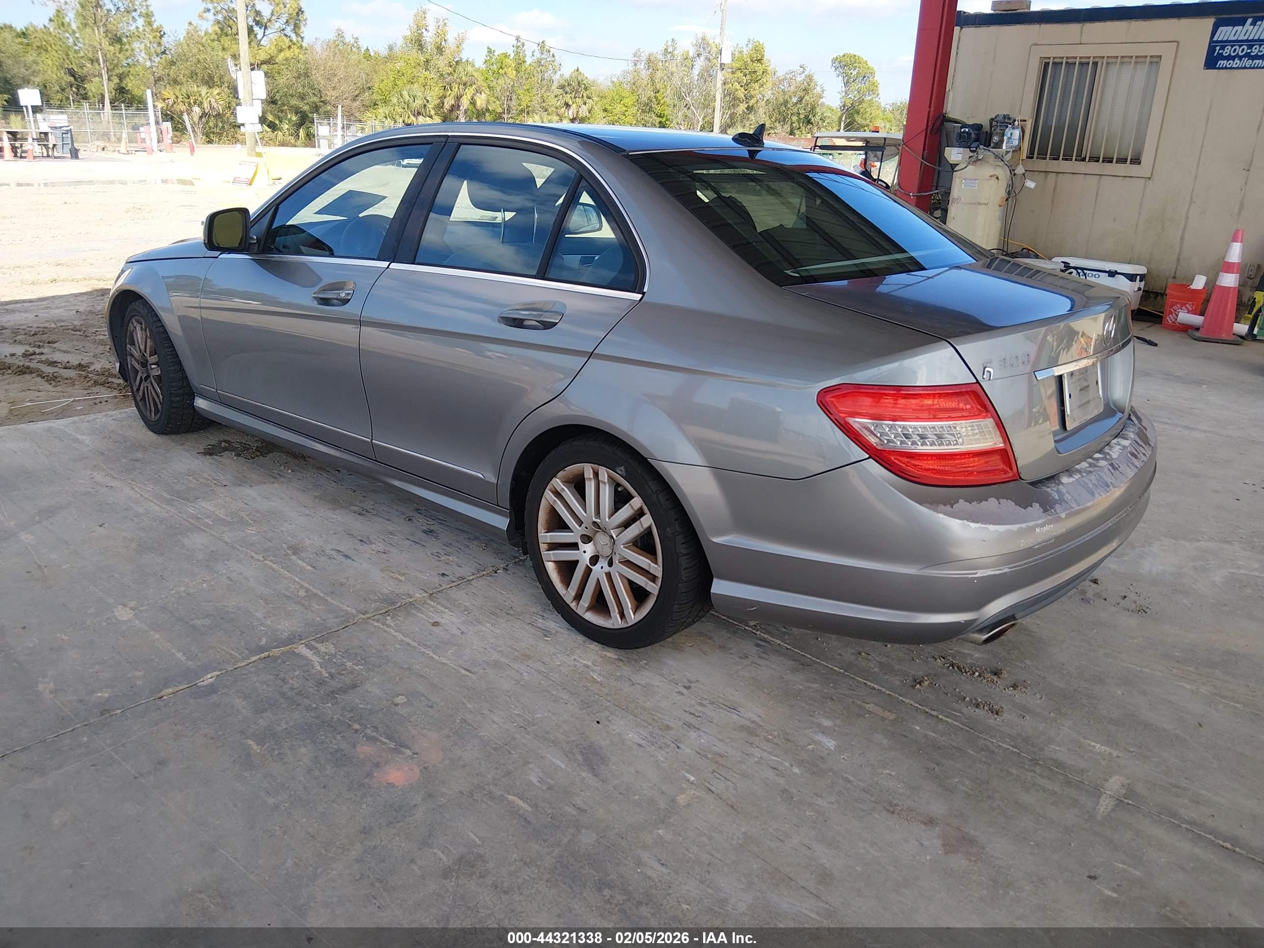 MERCEDES-BENZ C image 3