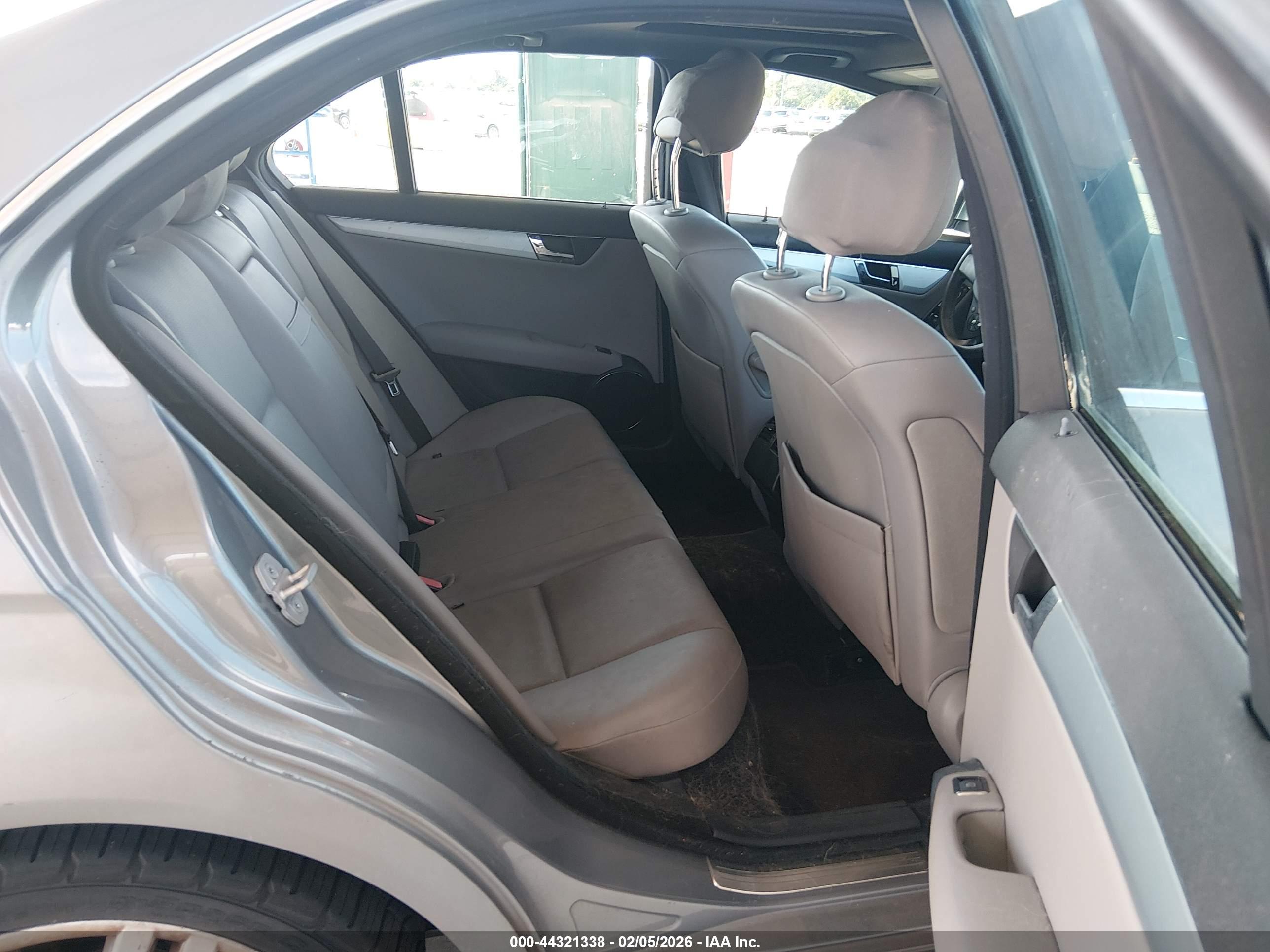 MERCEDES-BENZ C image 8