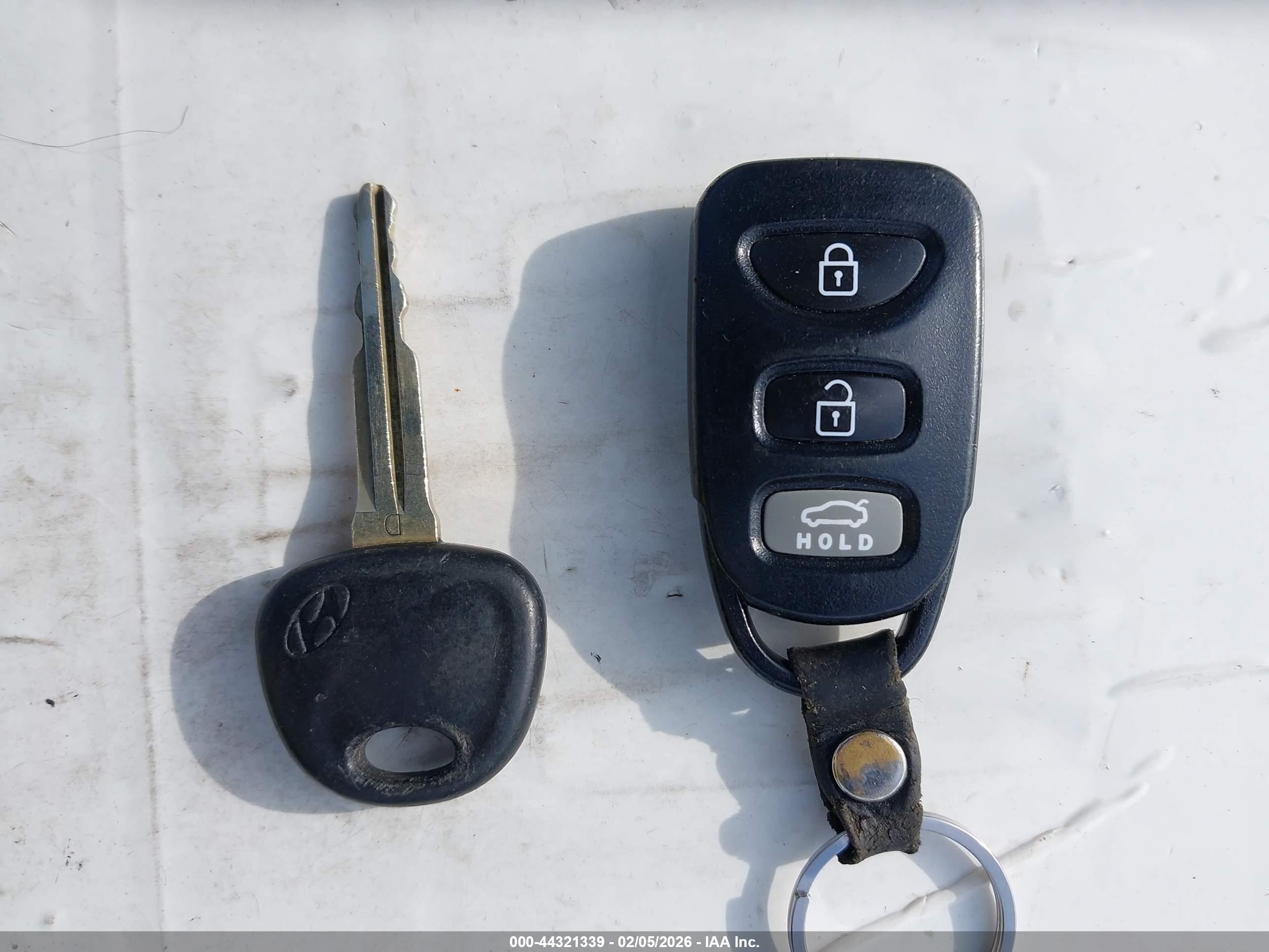 HYUNDAI ELANTRA image 11