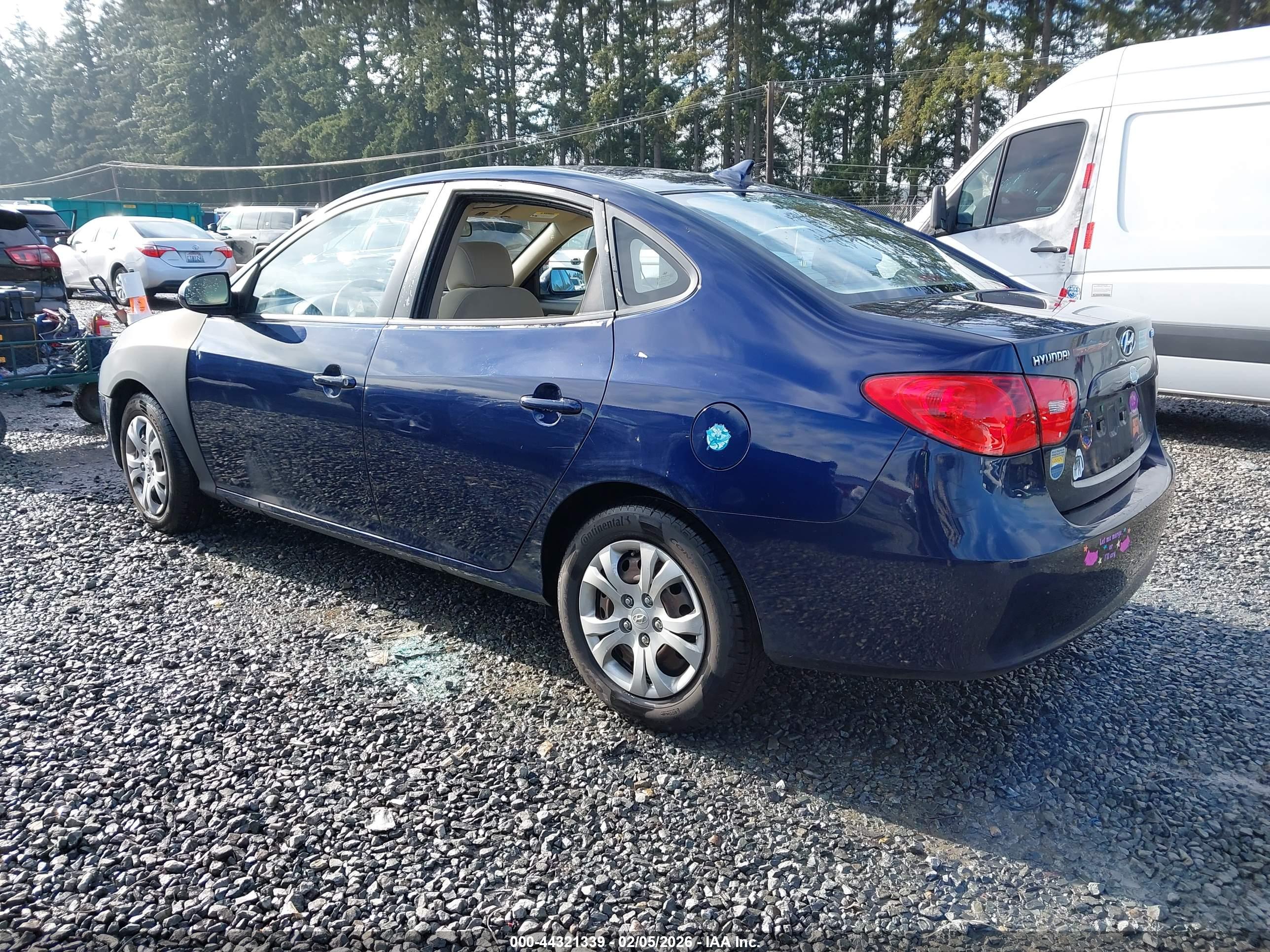 HYUNDAI ELANTRA image 3