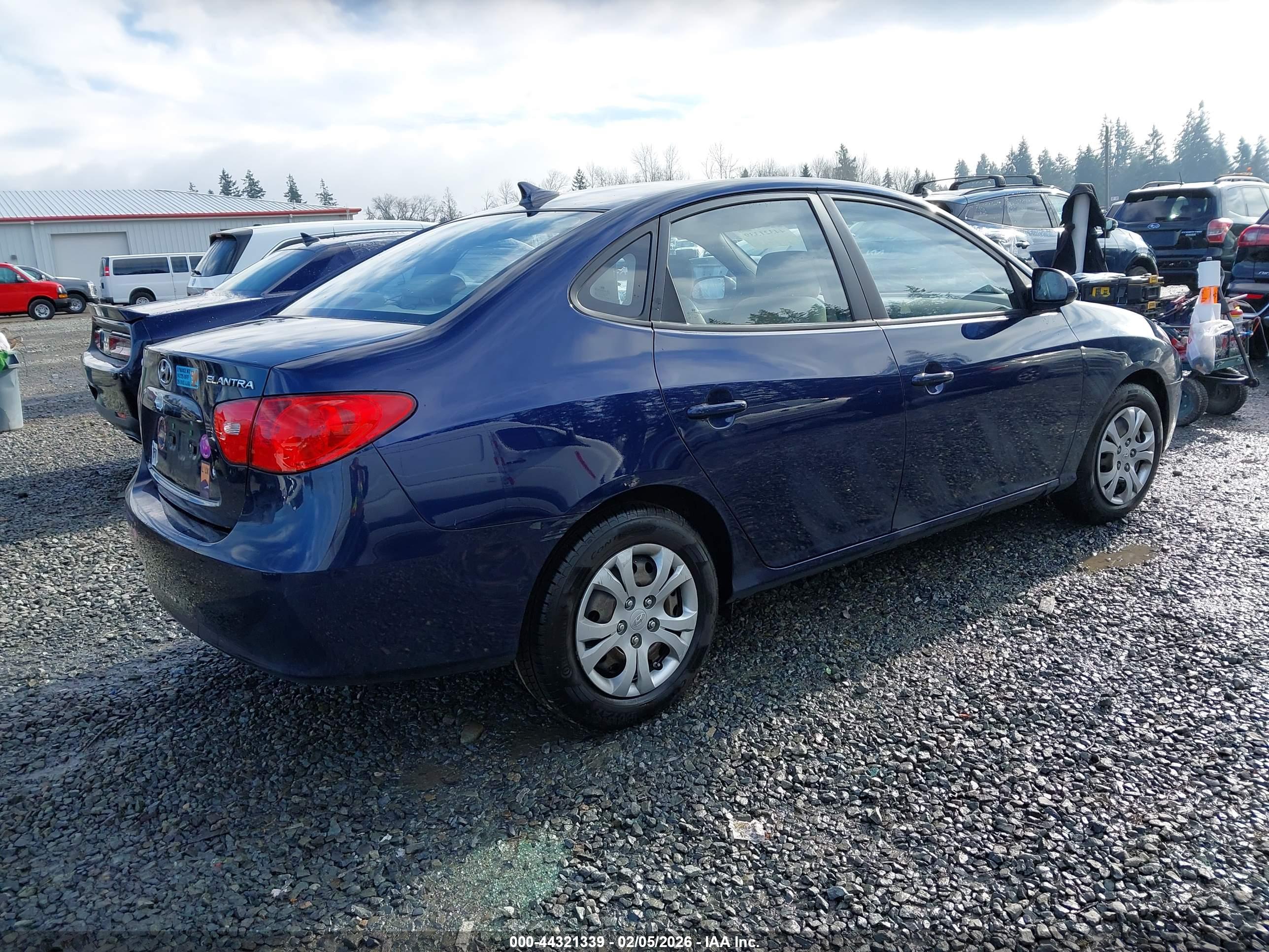 HYUNDAI ELANTRA image 4