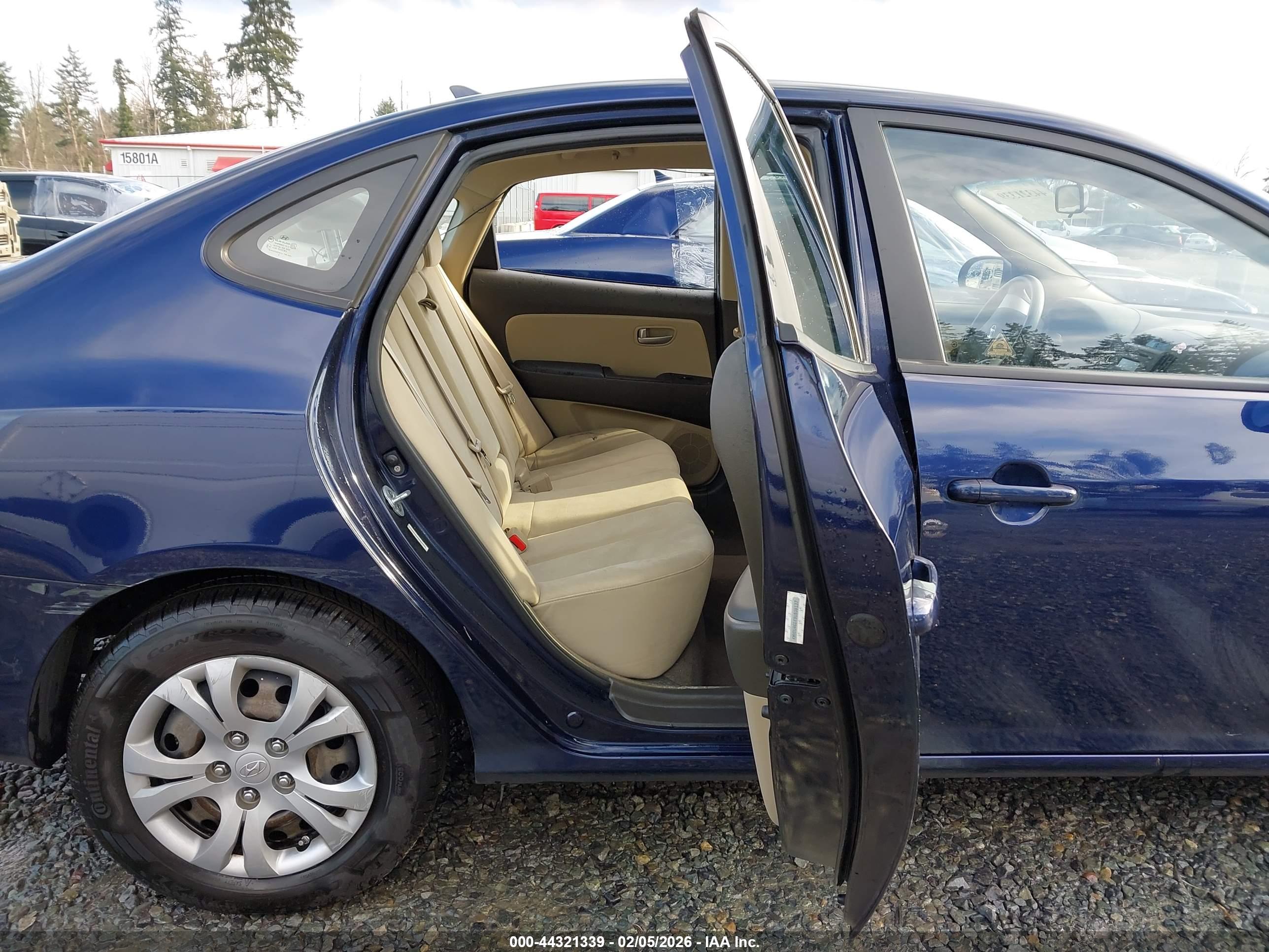 HYUNDAI ELANTRA image 8