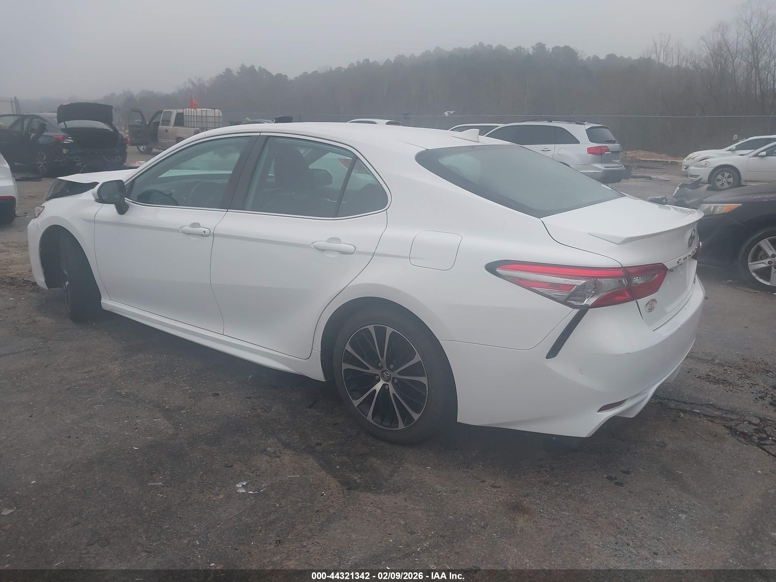 TOYOTA CAMRY image 3
