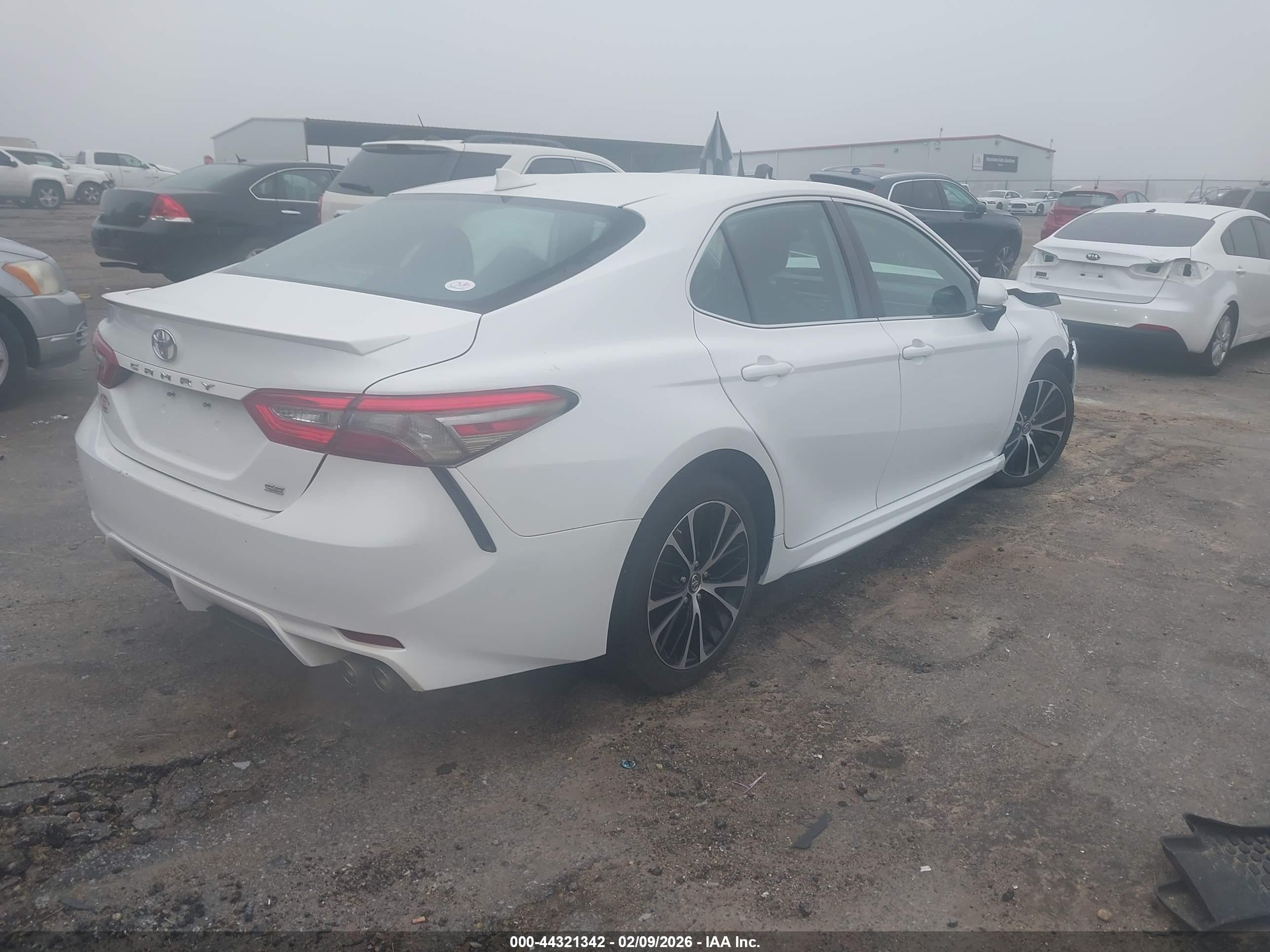 TOYOTA CAMRY image 4