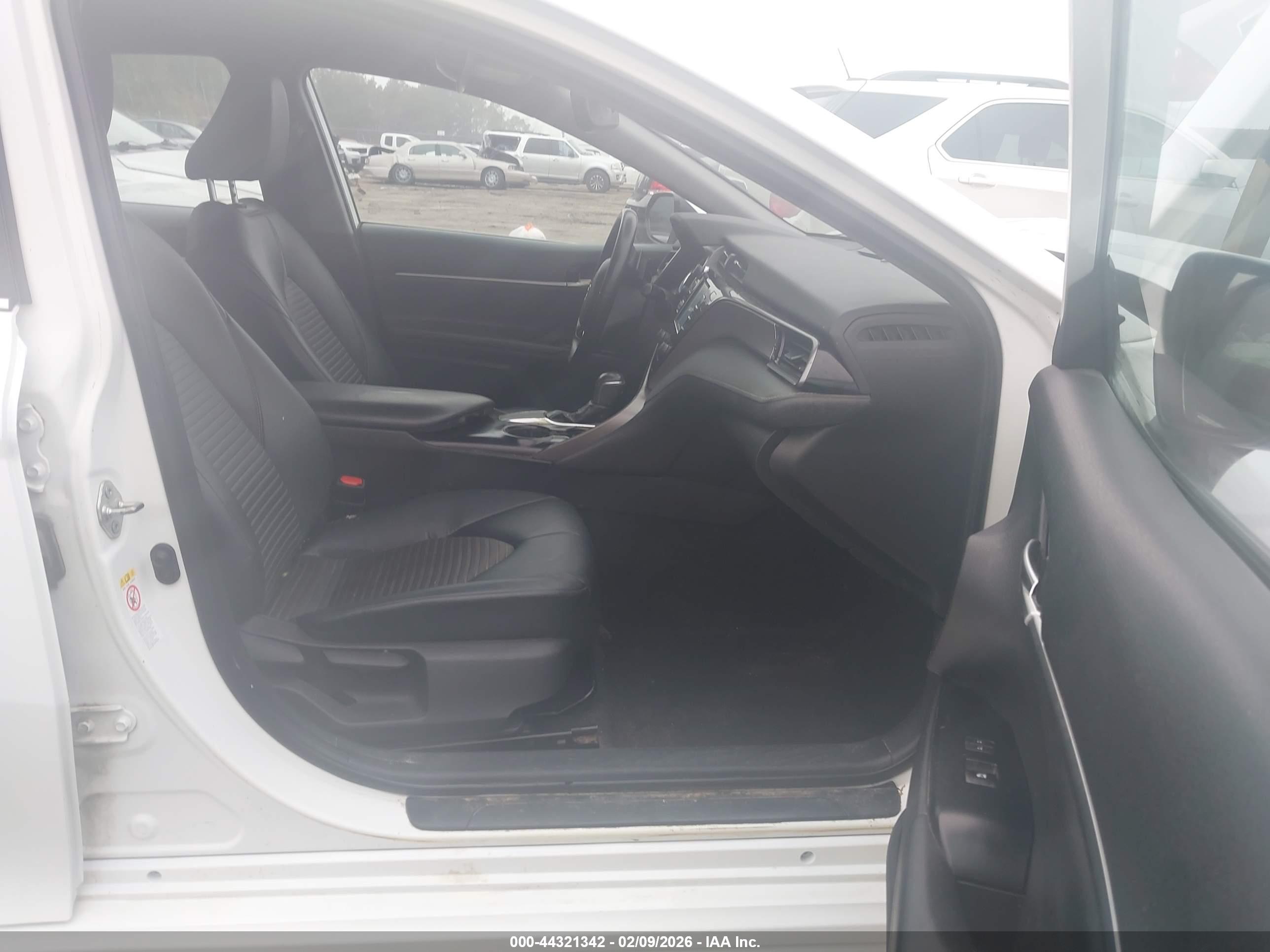 TOYOTA CAMRY image 5