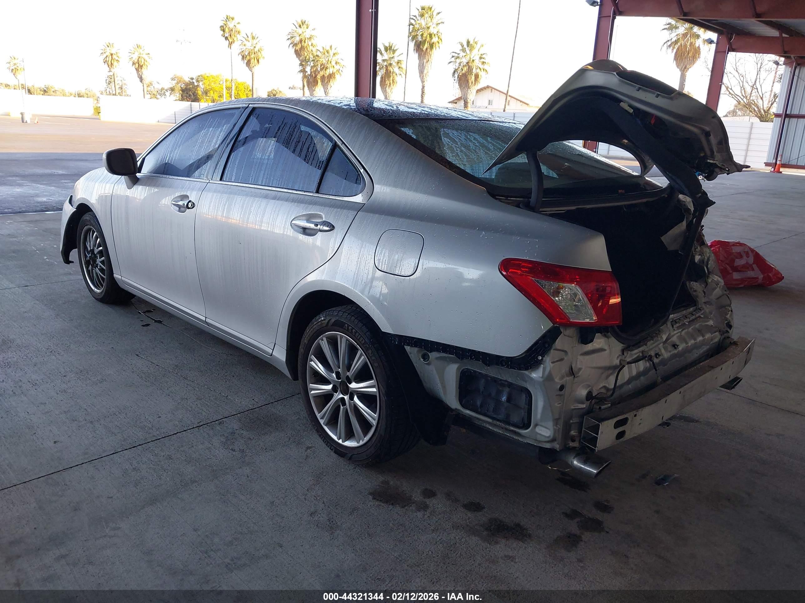 LEXUS ES image 3