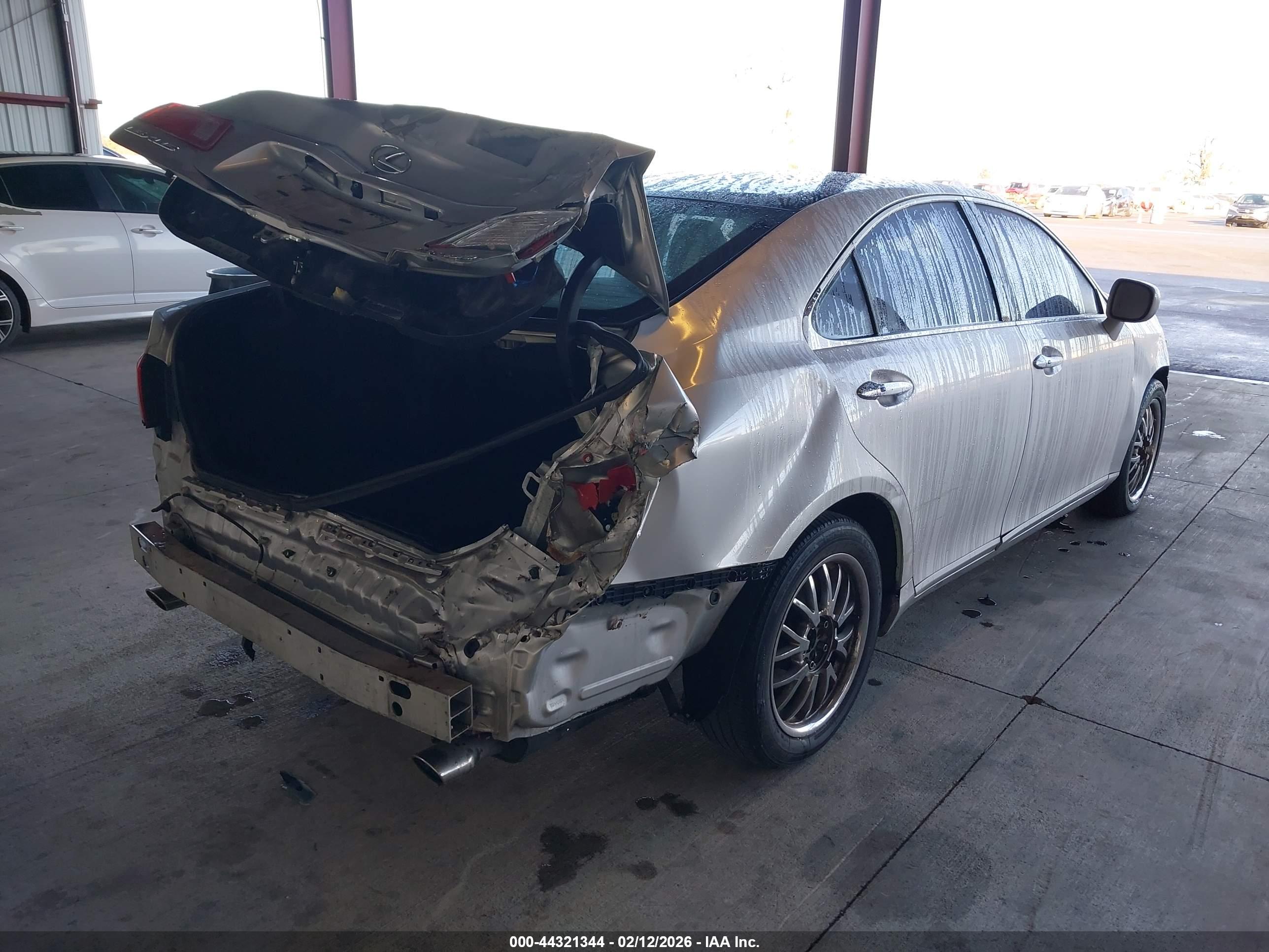 LEXUS ES image 4