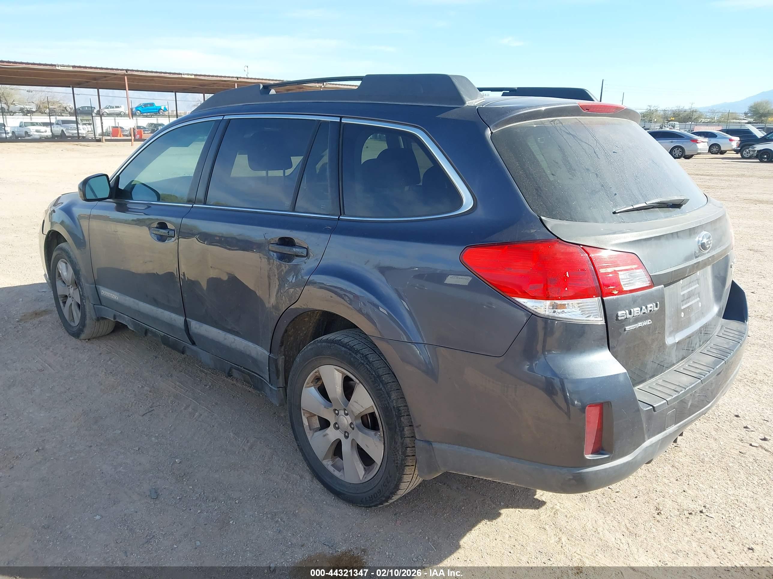 SUBARU OUTBACK image 3