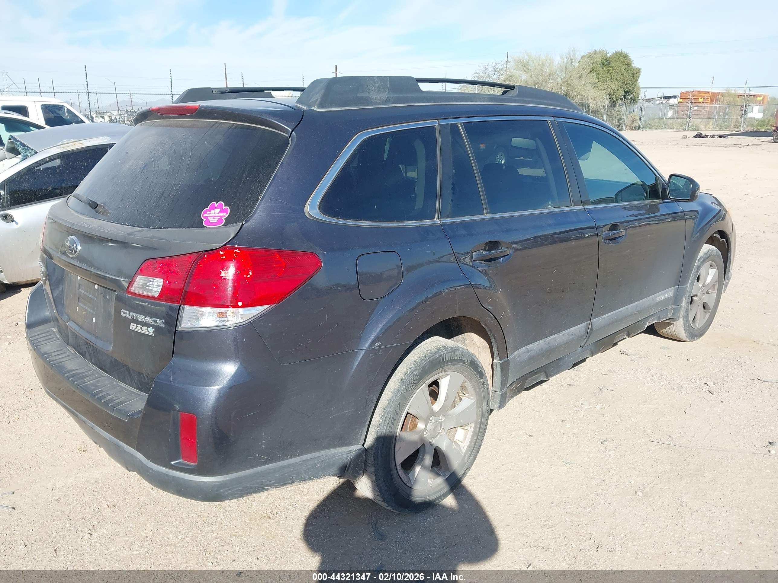 SUBARU OUTBACK image 4