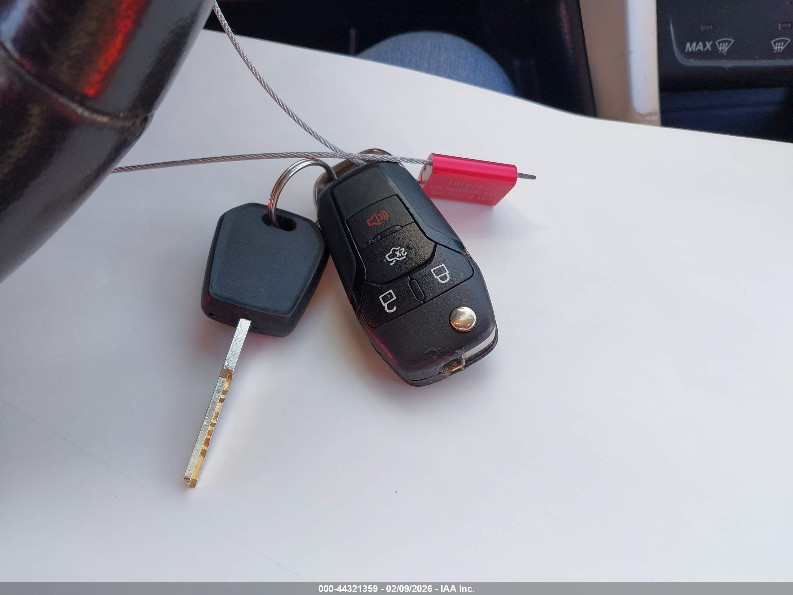 FORD FUSION image 11