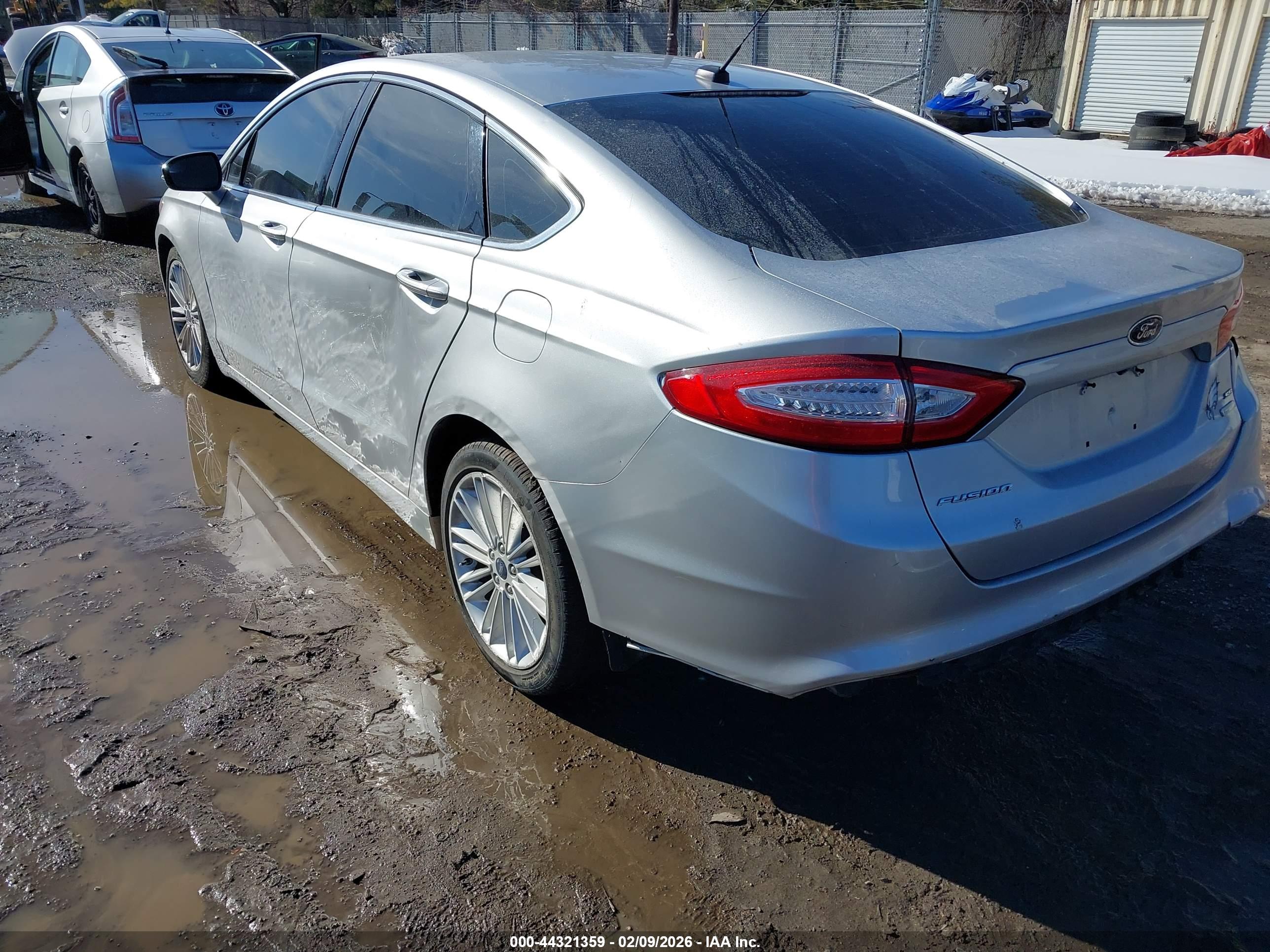 FORD FUSION image 3