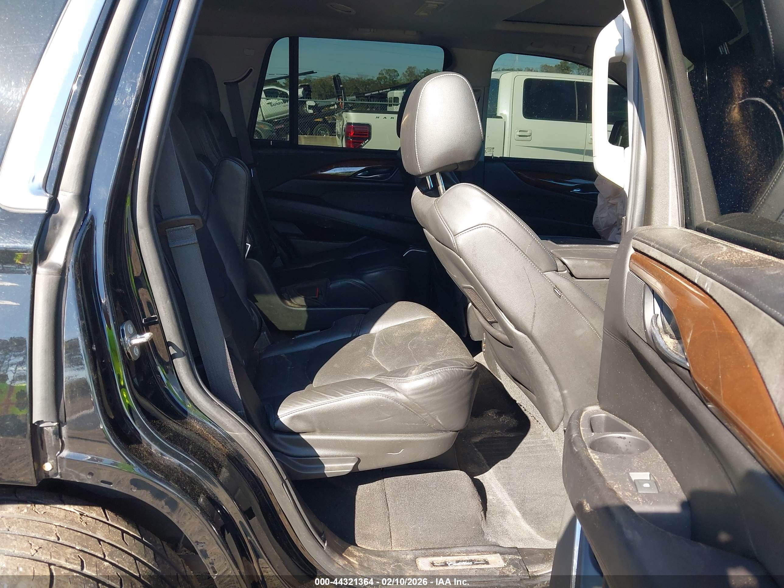 CADILLAC ESCALADE image 8