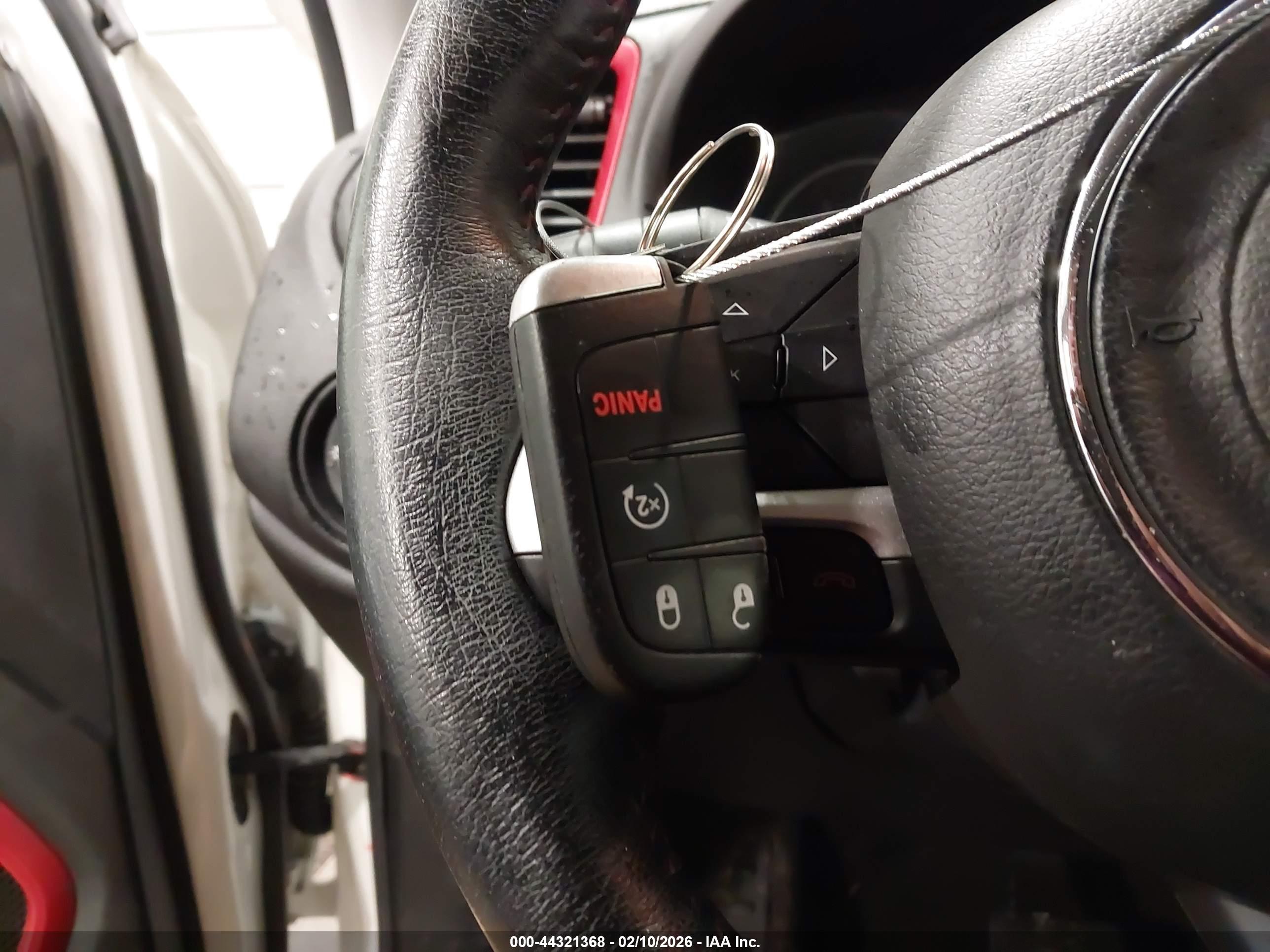 JEEP RENEGADE image 11