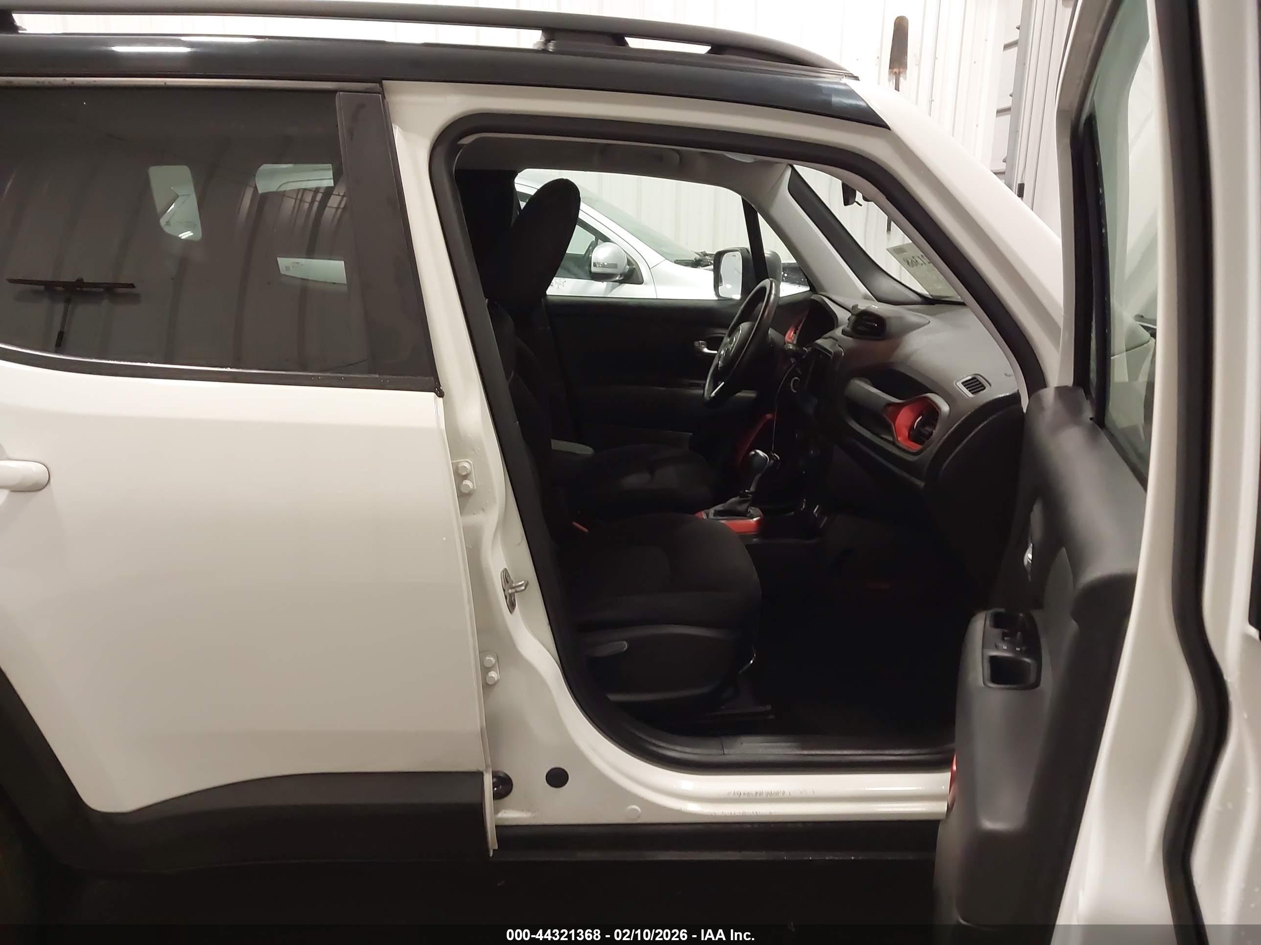 JEEP RENEGADE image 5