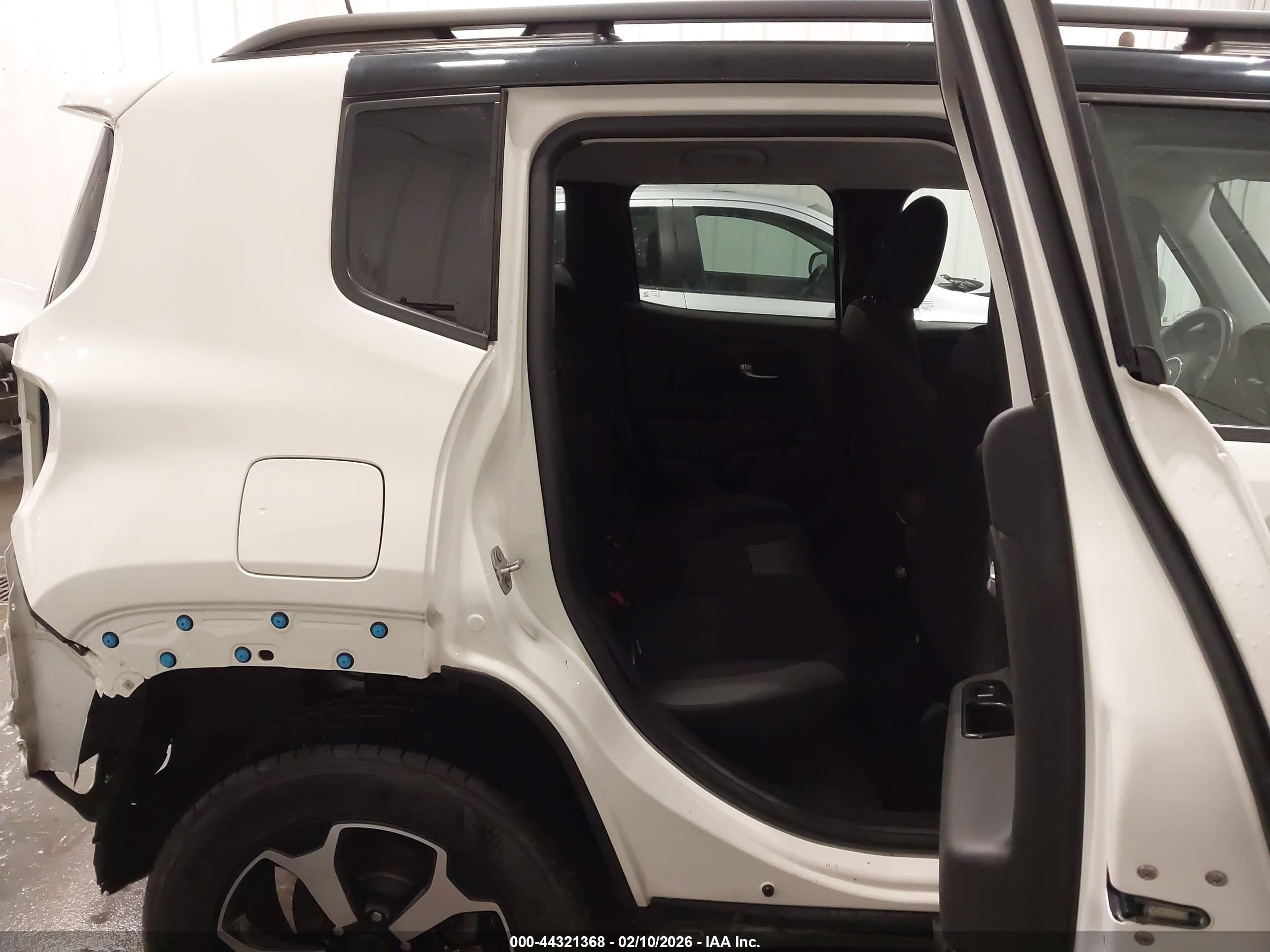 JEEP RENEGADE image 8