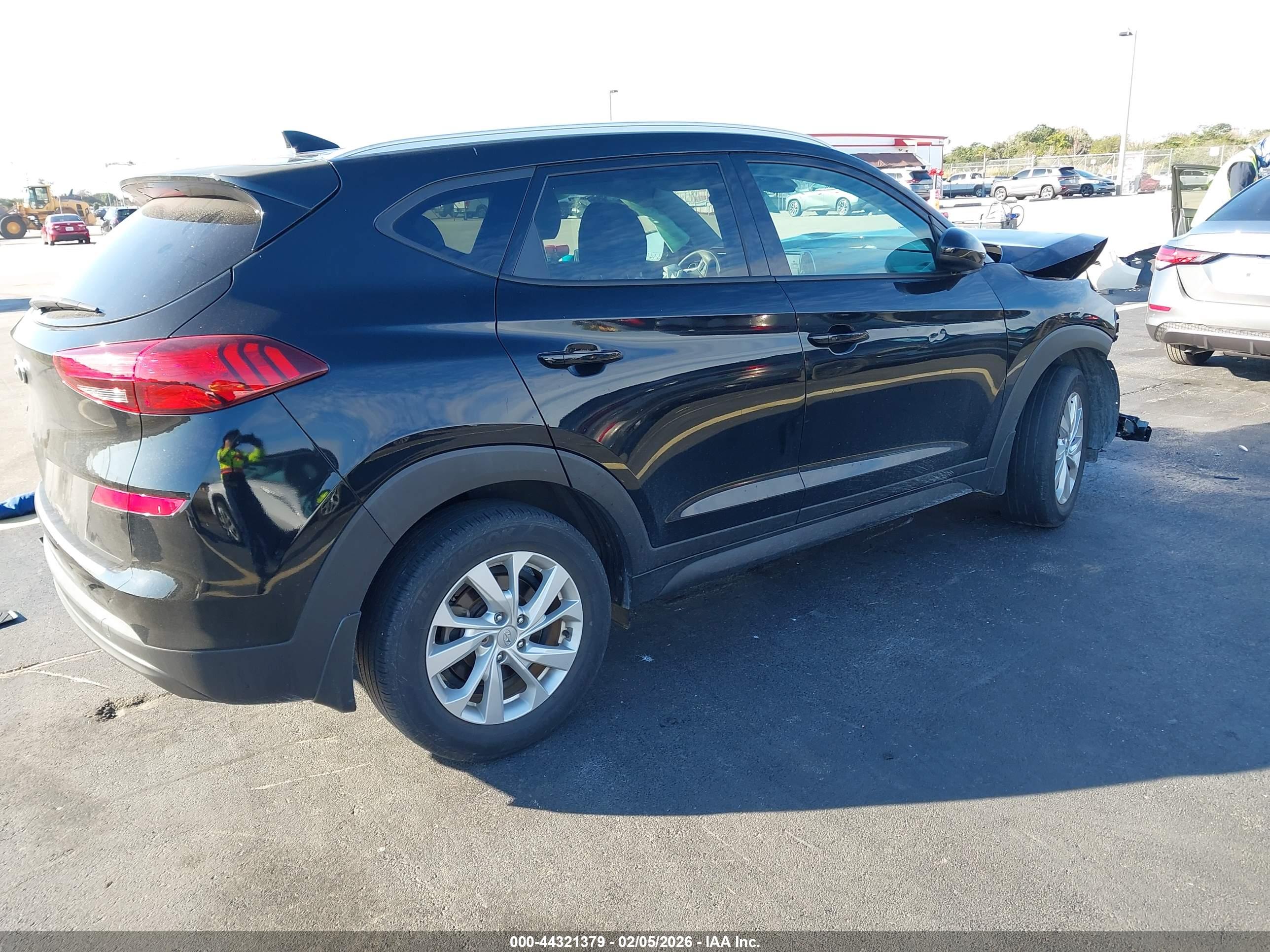 HYUNDAI TUCSON image 4