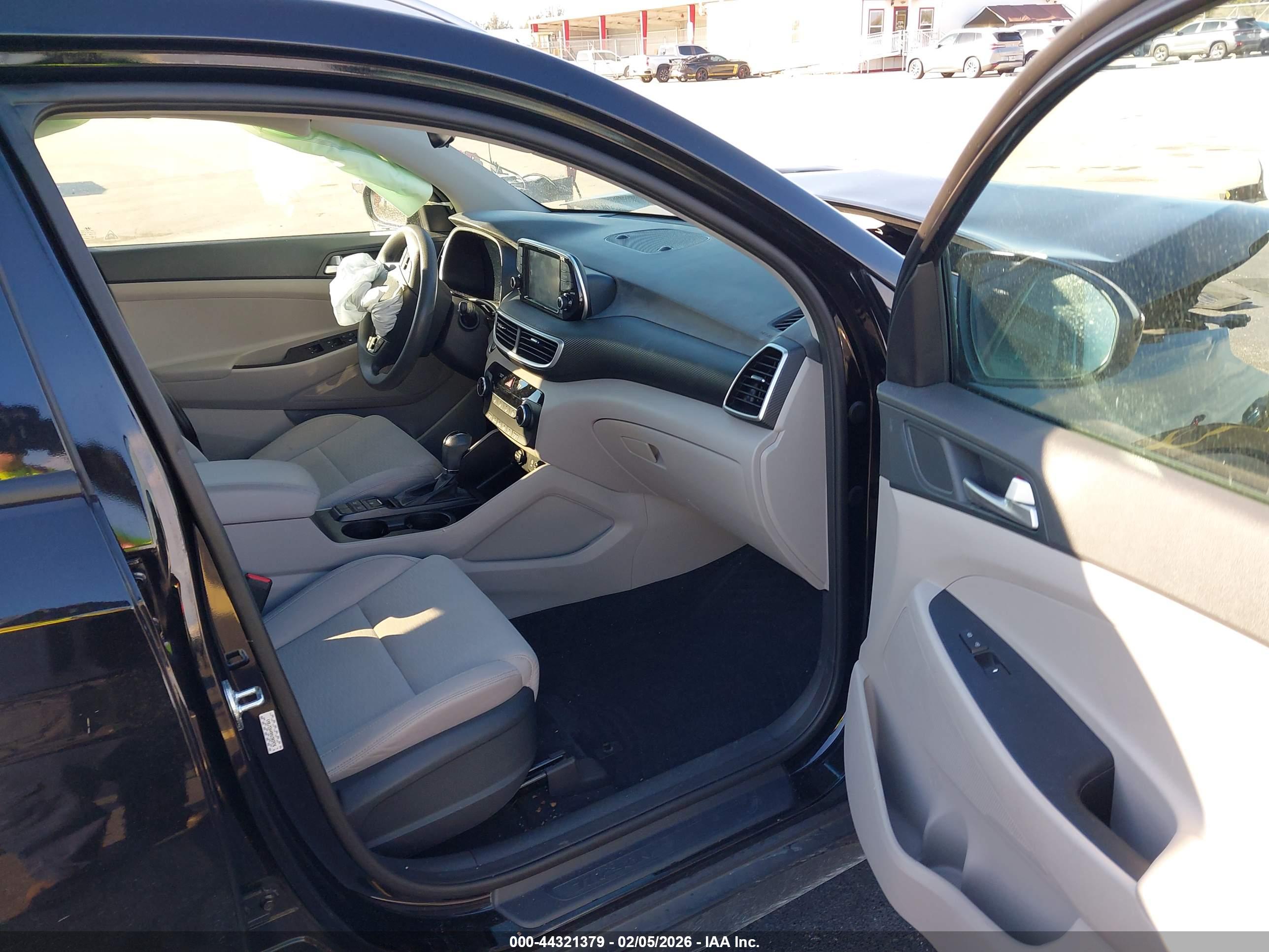 HYUNDAI TUCSON image 5