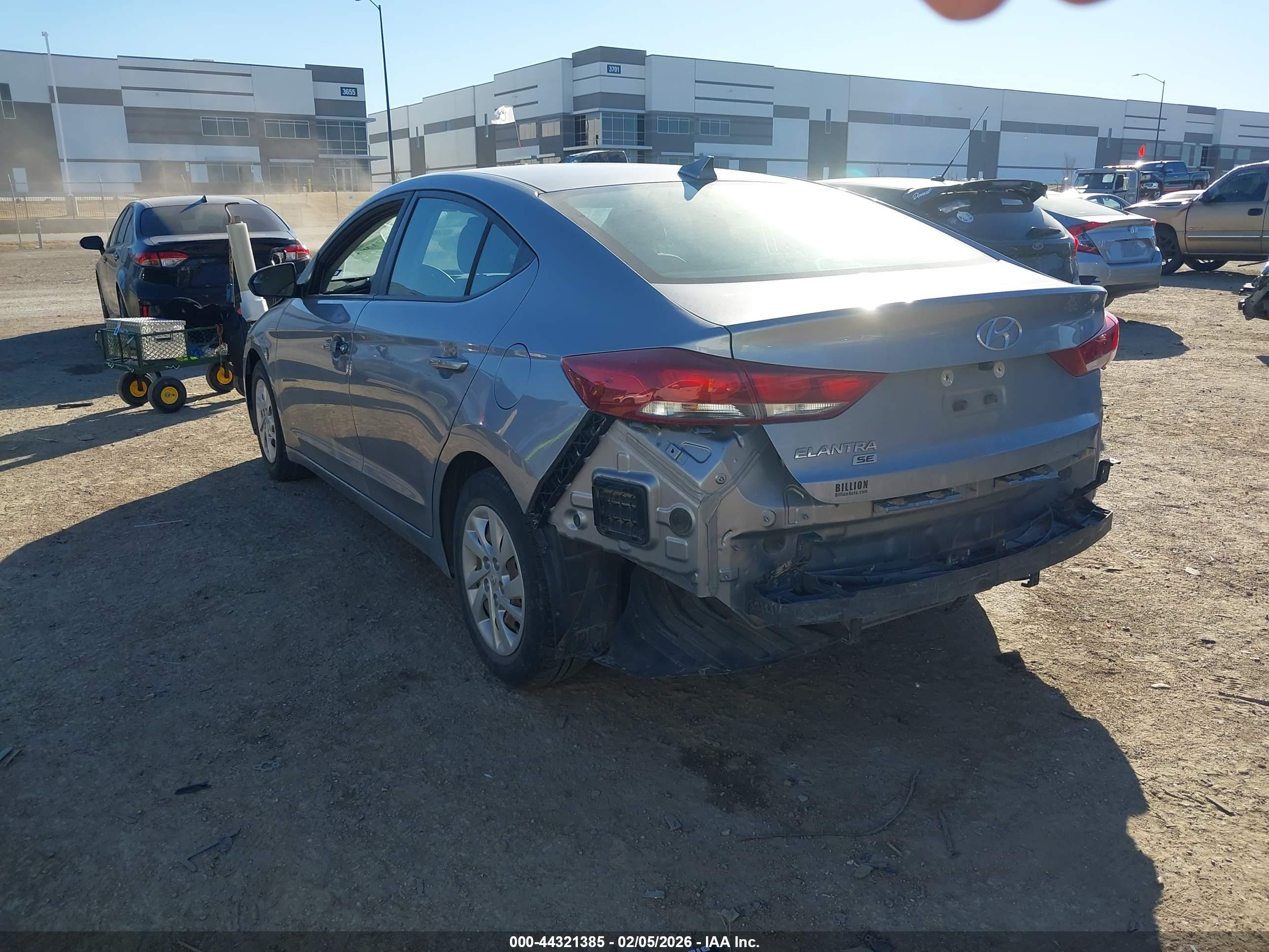 HYUNDAI ELANTRA image 3