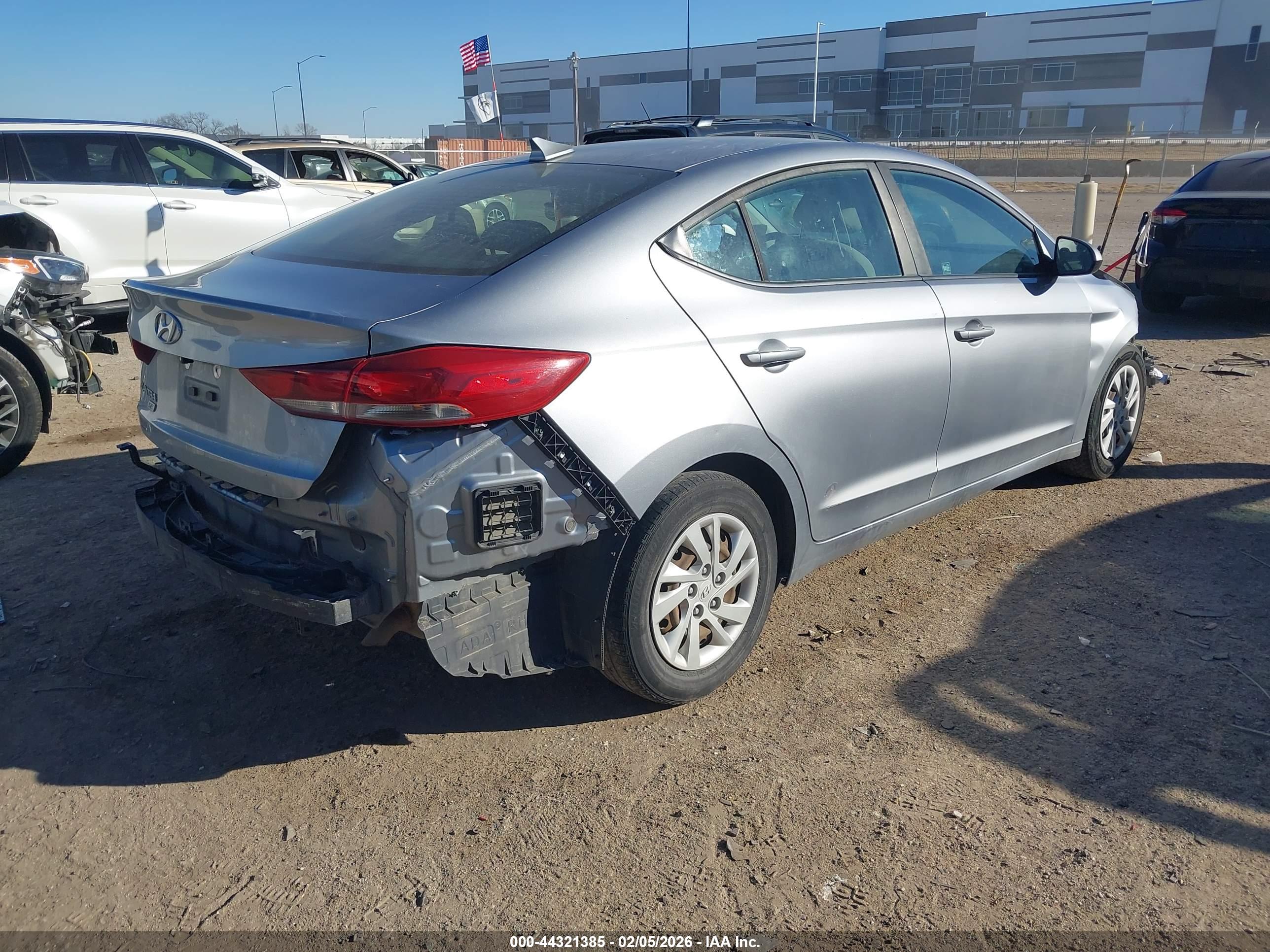 HYUNDAI ELANTRA image 4