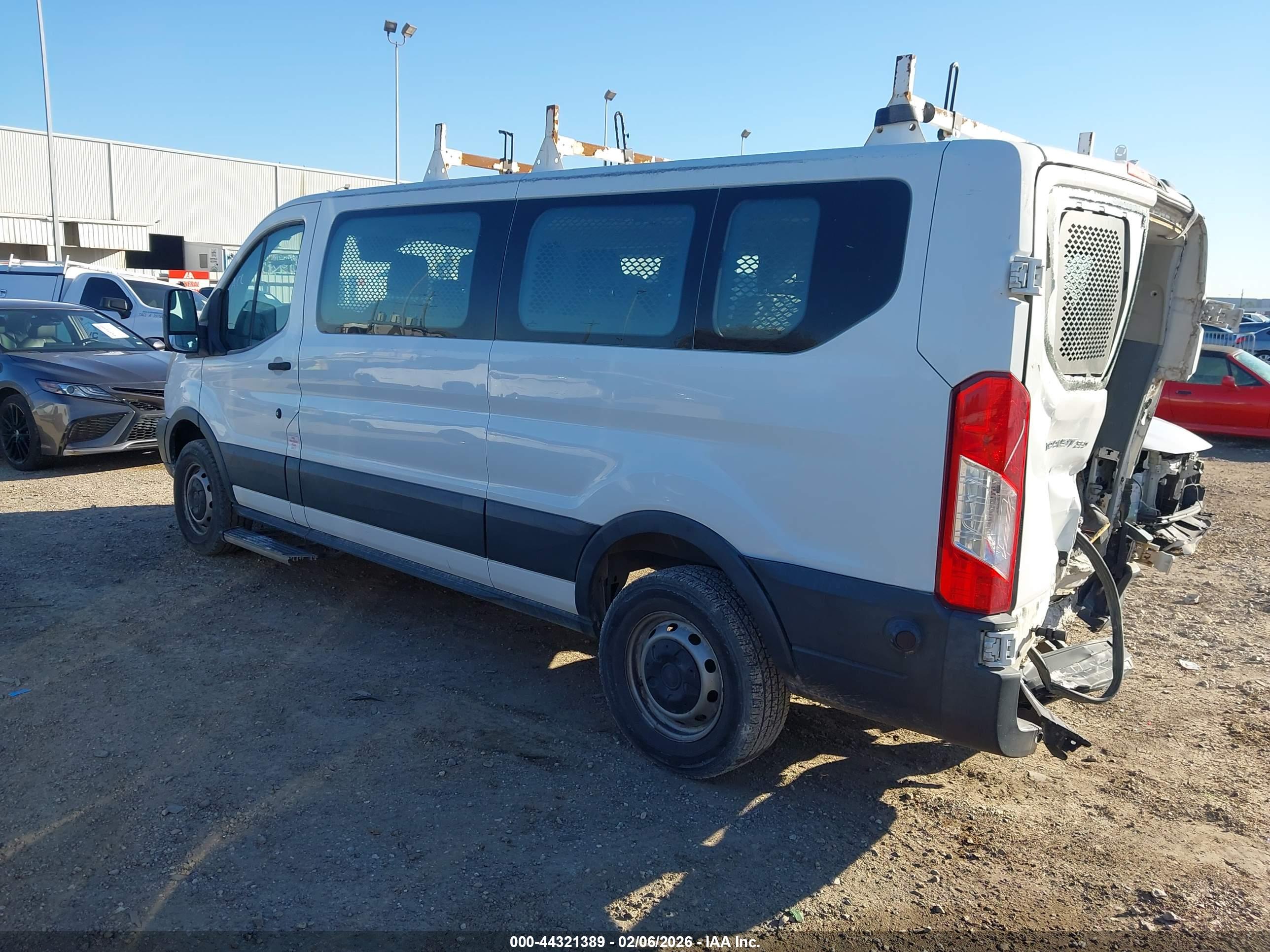 FORD TRANSIT-350 image 3