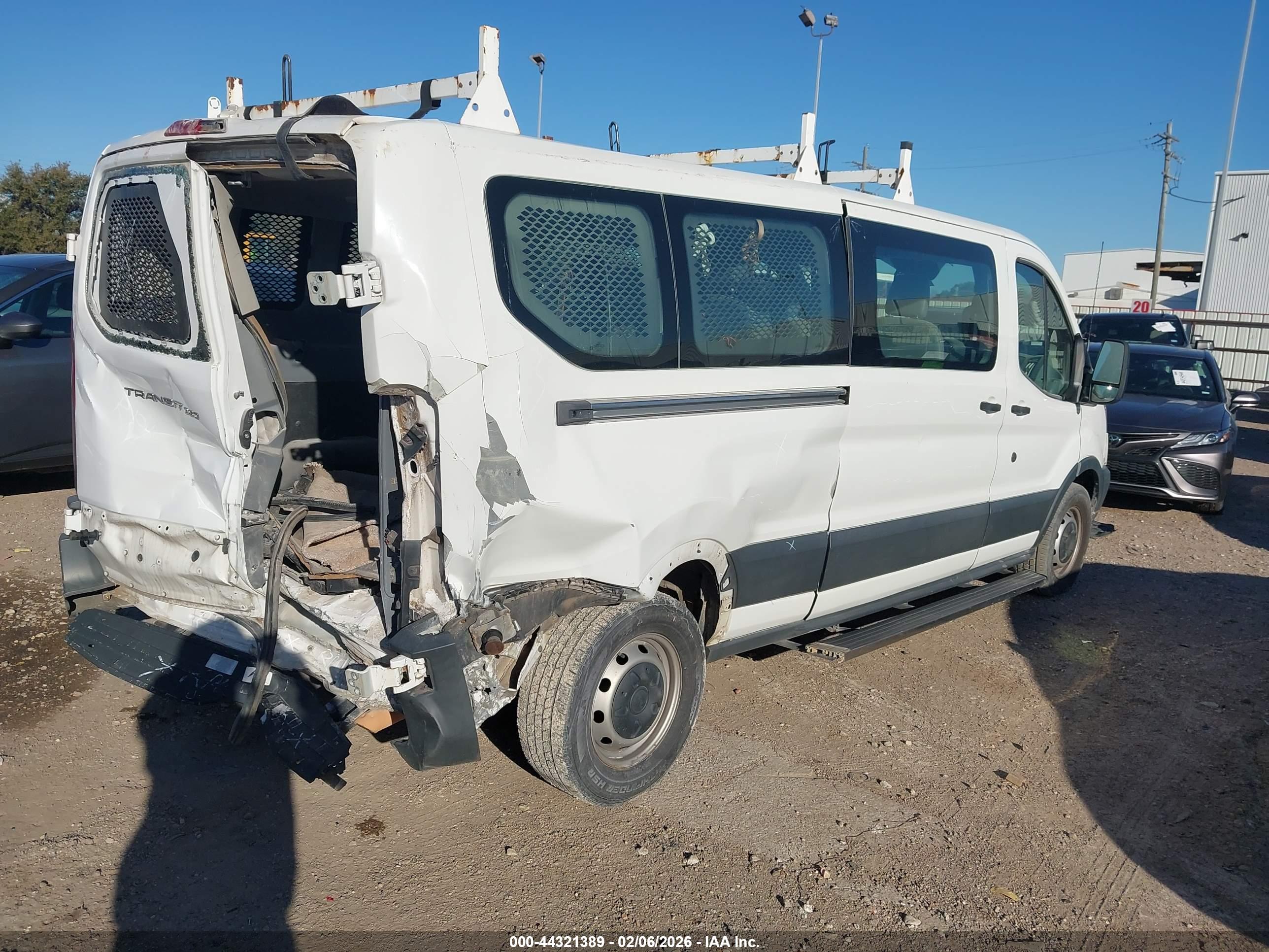 FORD TRANSIT-350 image 4