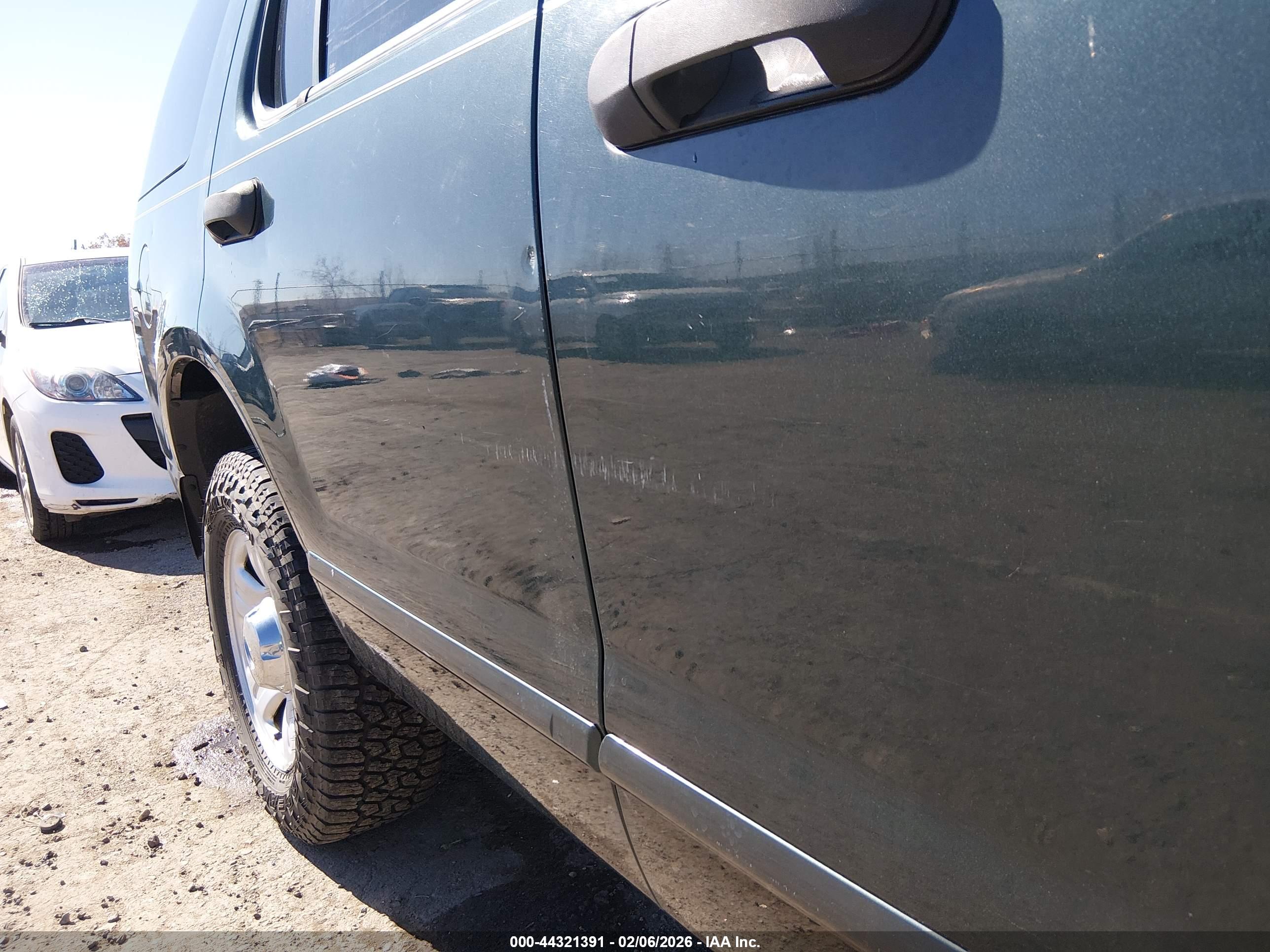 FORD EXPLORER image 6