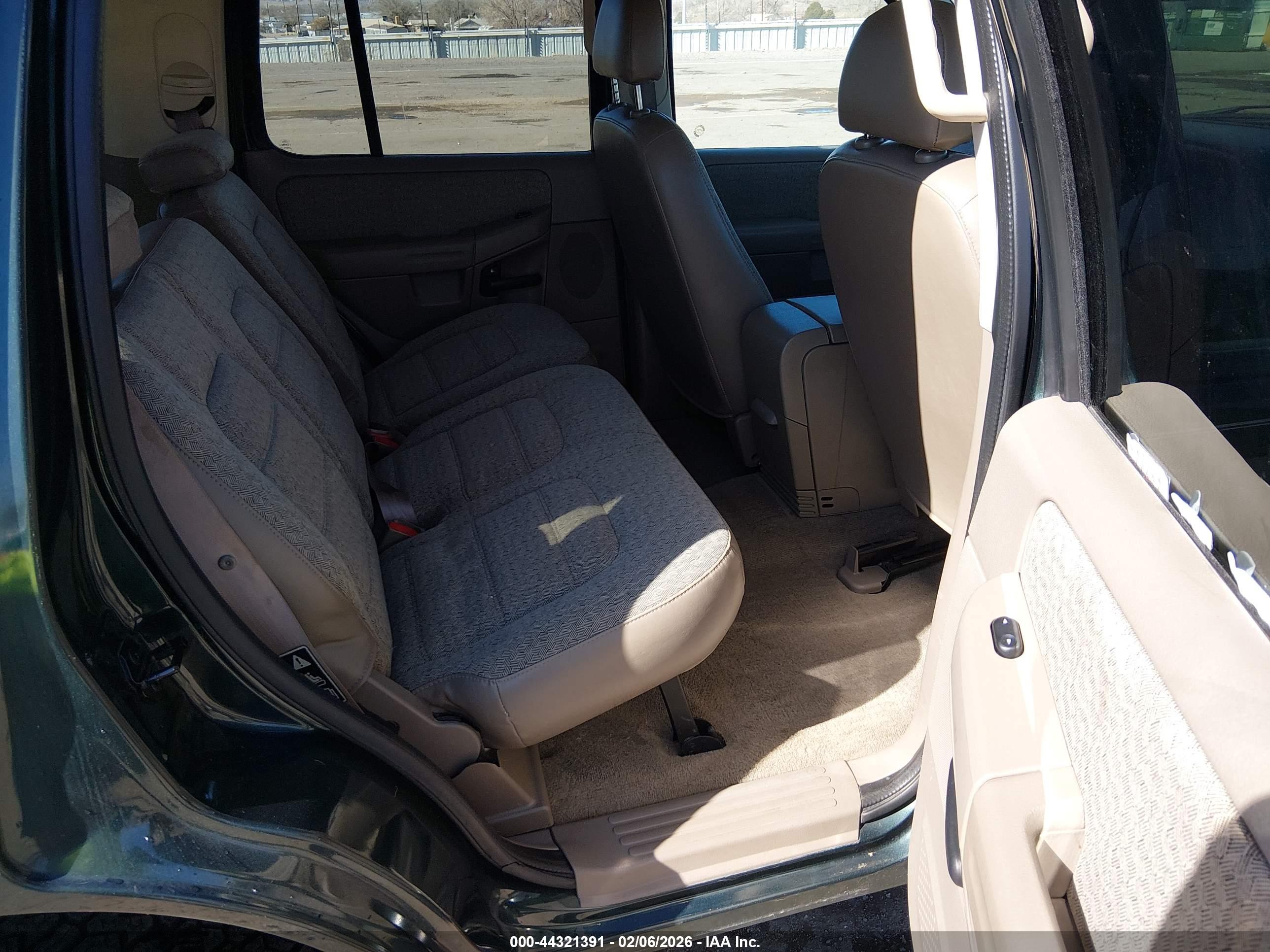 FORD EXPLORER image 8