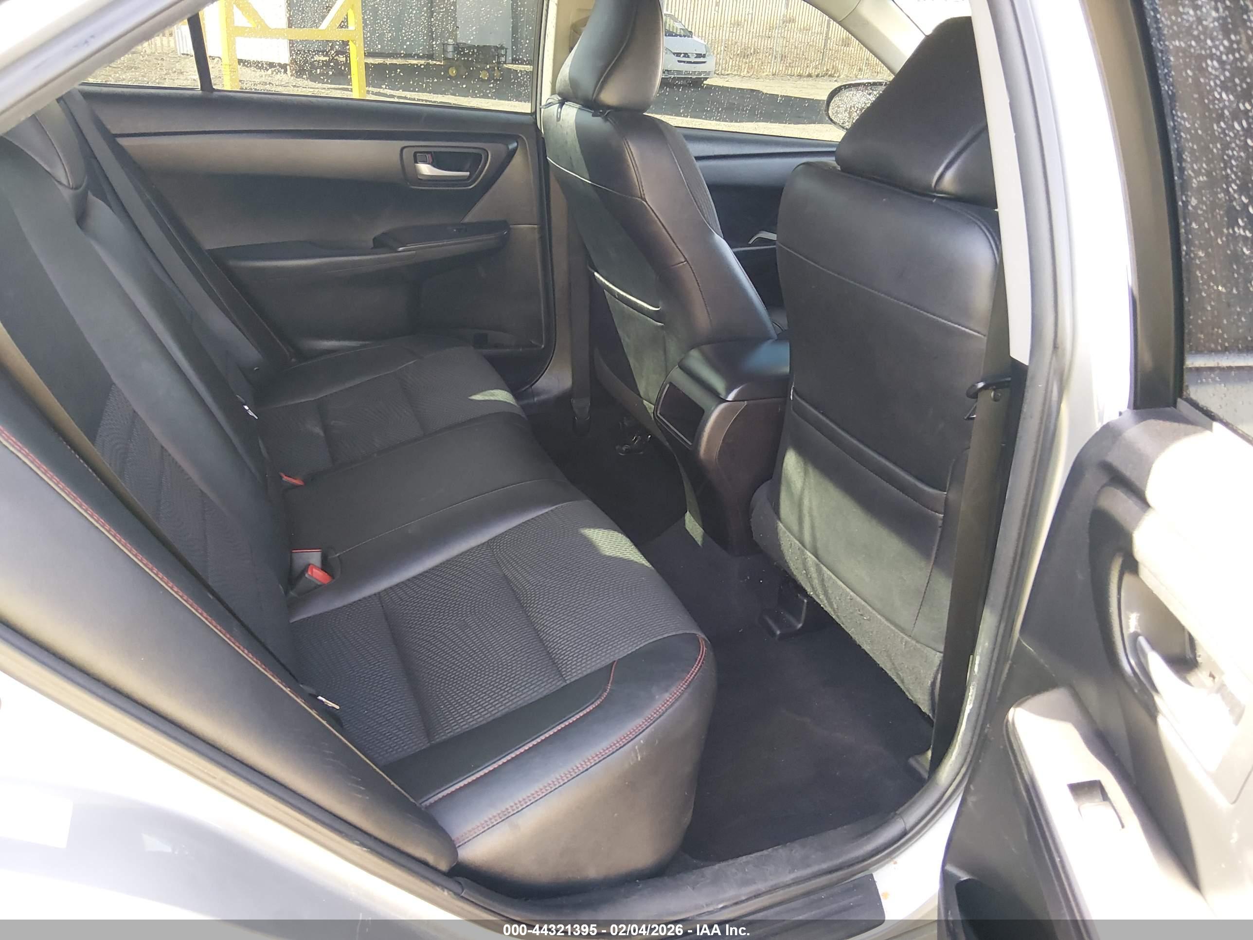 TOYOTA CAMRY image 8