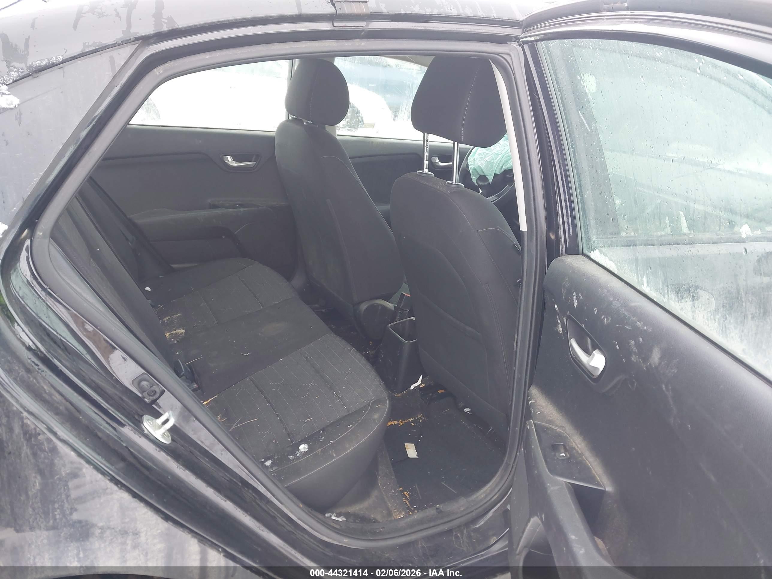KIA RIO image 8
