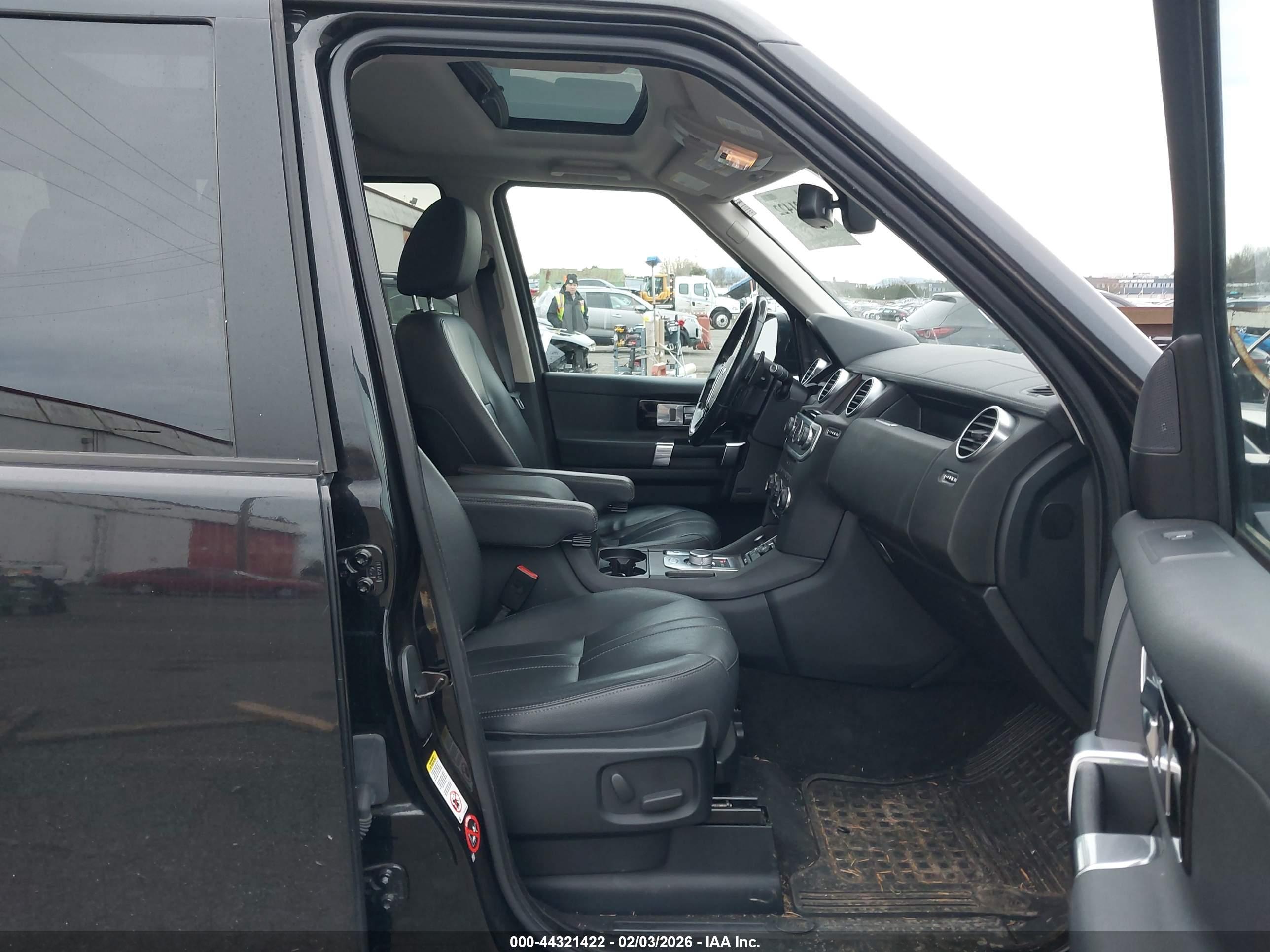 LAND ROVER image 5
