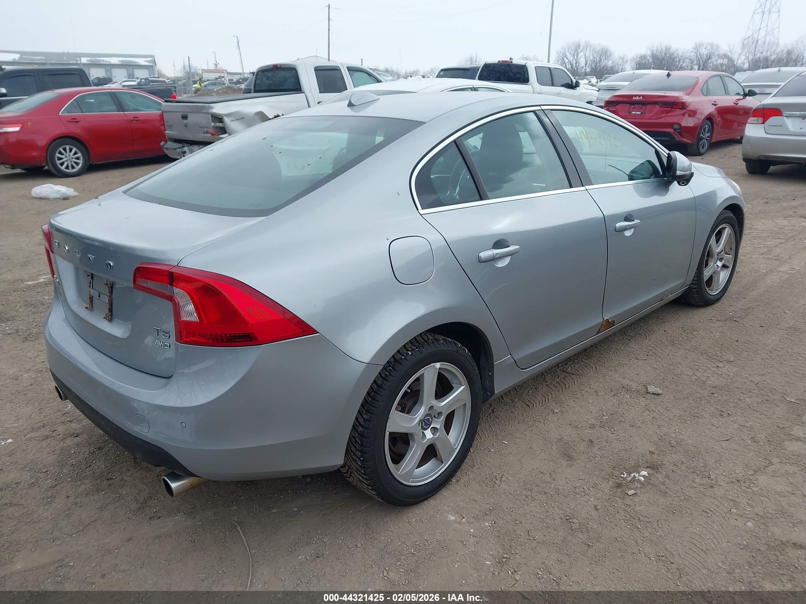 VOLVO S60 image 4