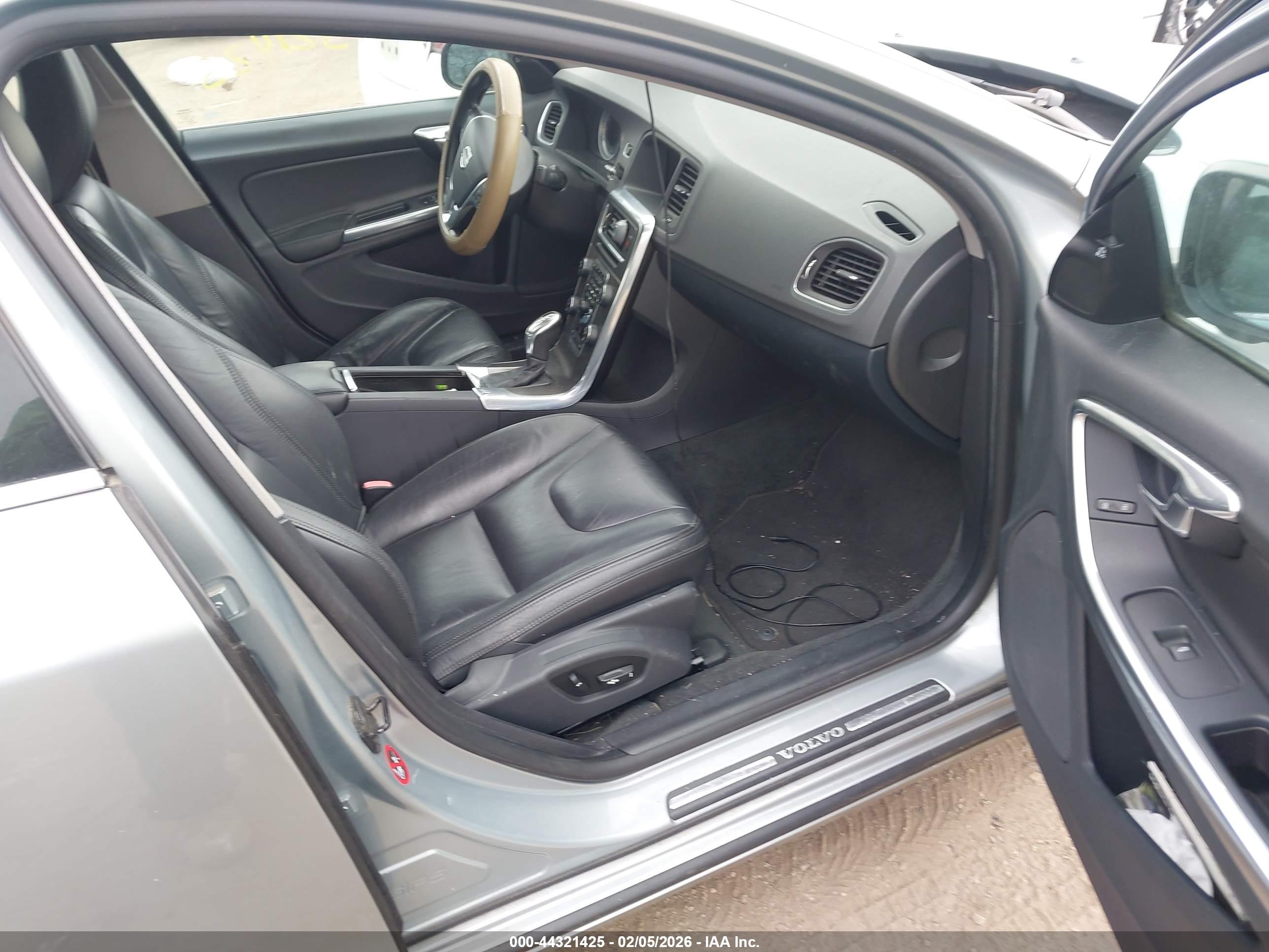 VOLVO S60 image 5