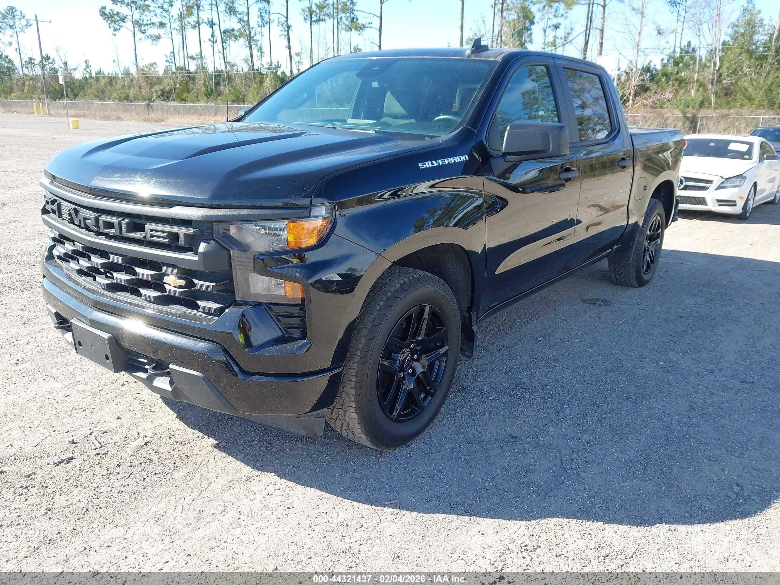 CHEVROLET SILVERADO image 2