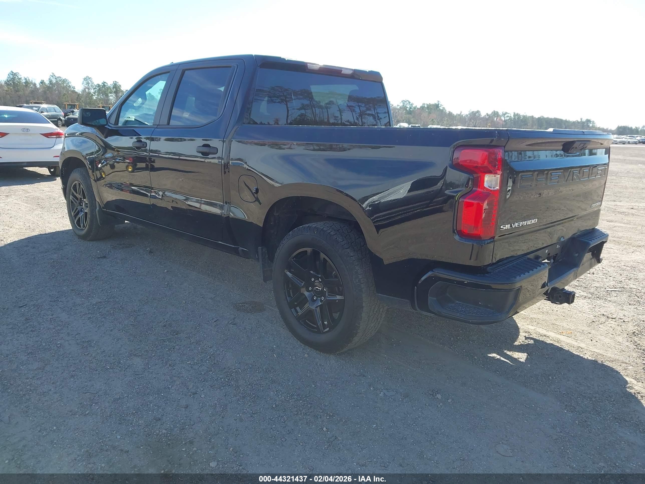 CHEVROLET SILVERADO image 3