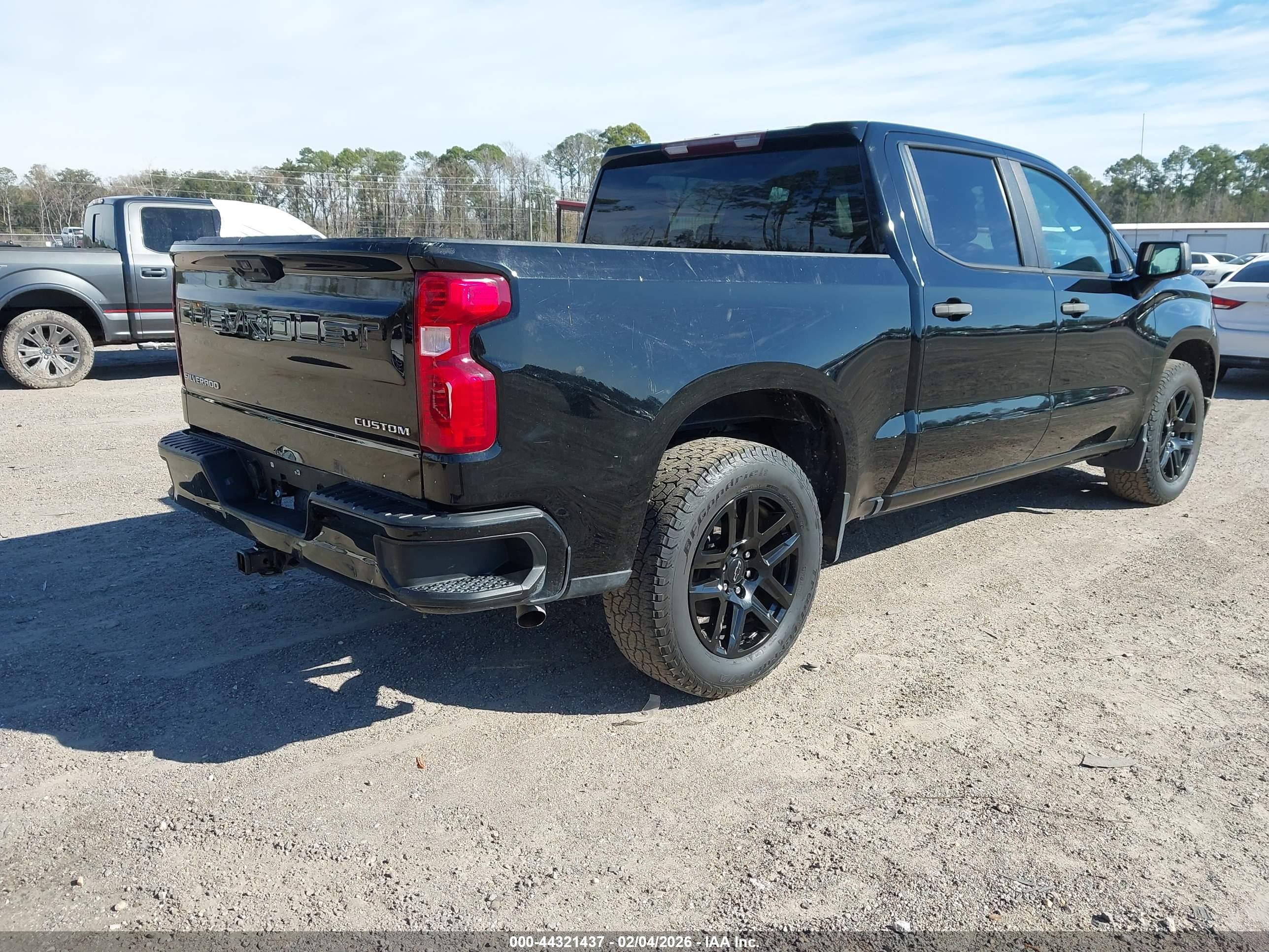 CHEVROLET SILVERADO image 4