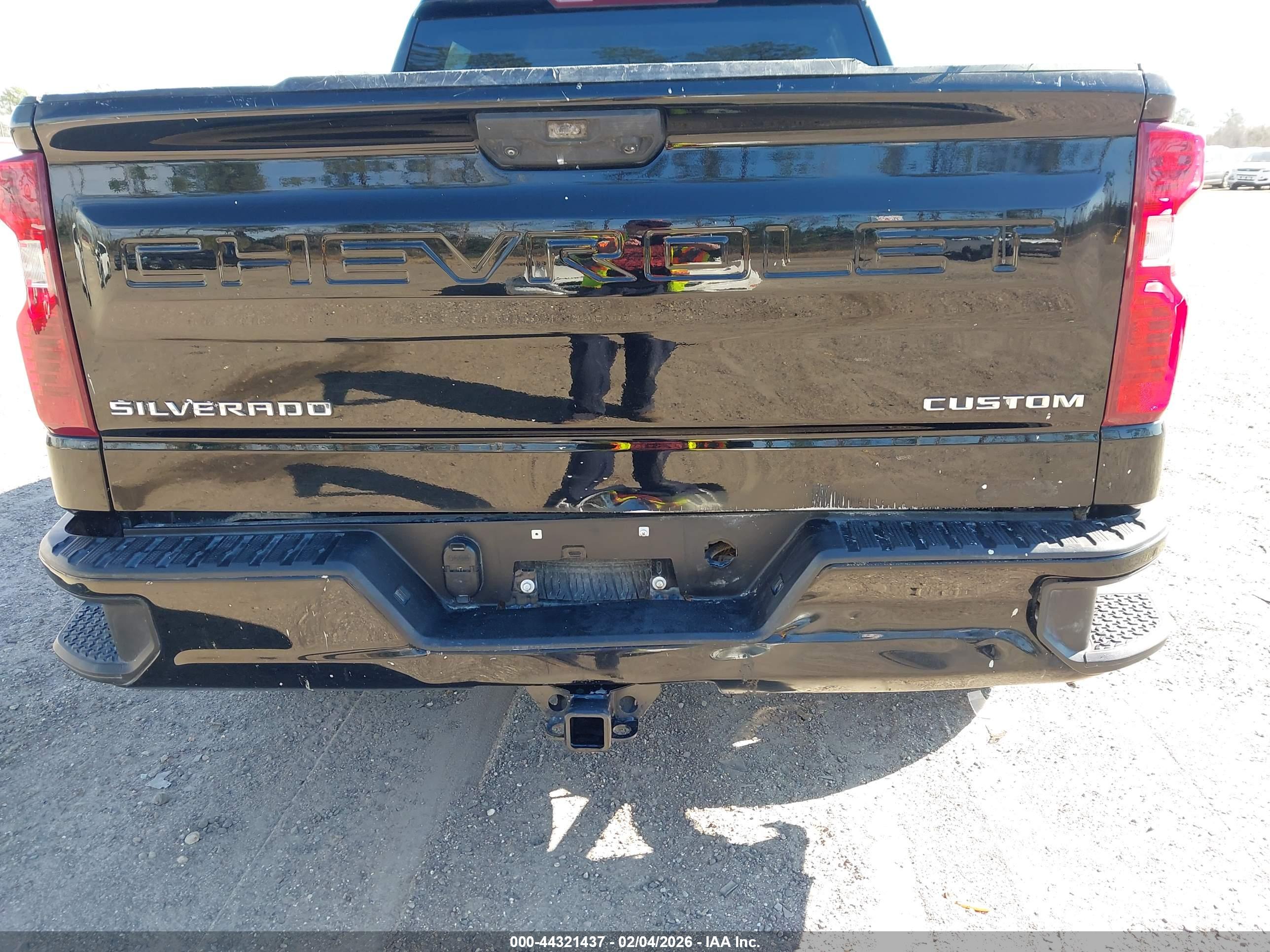 CHEVROLET SILVERADO image 6