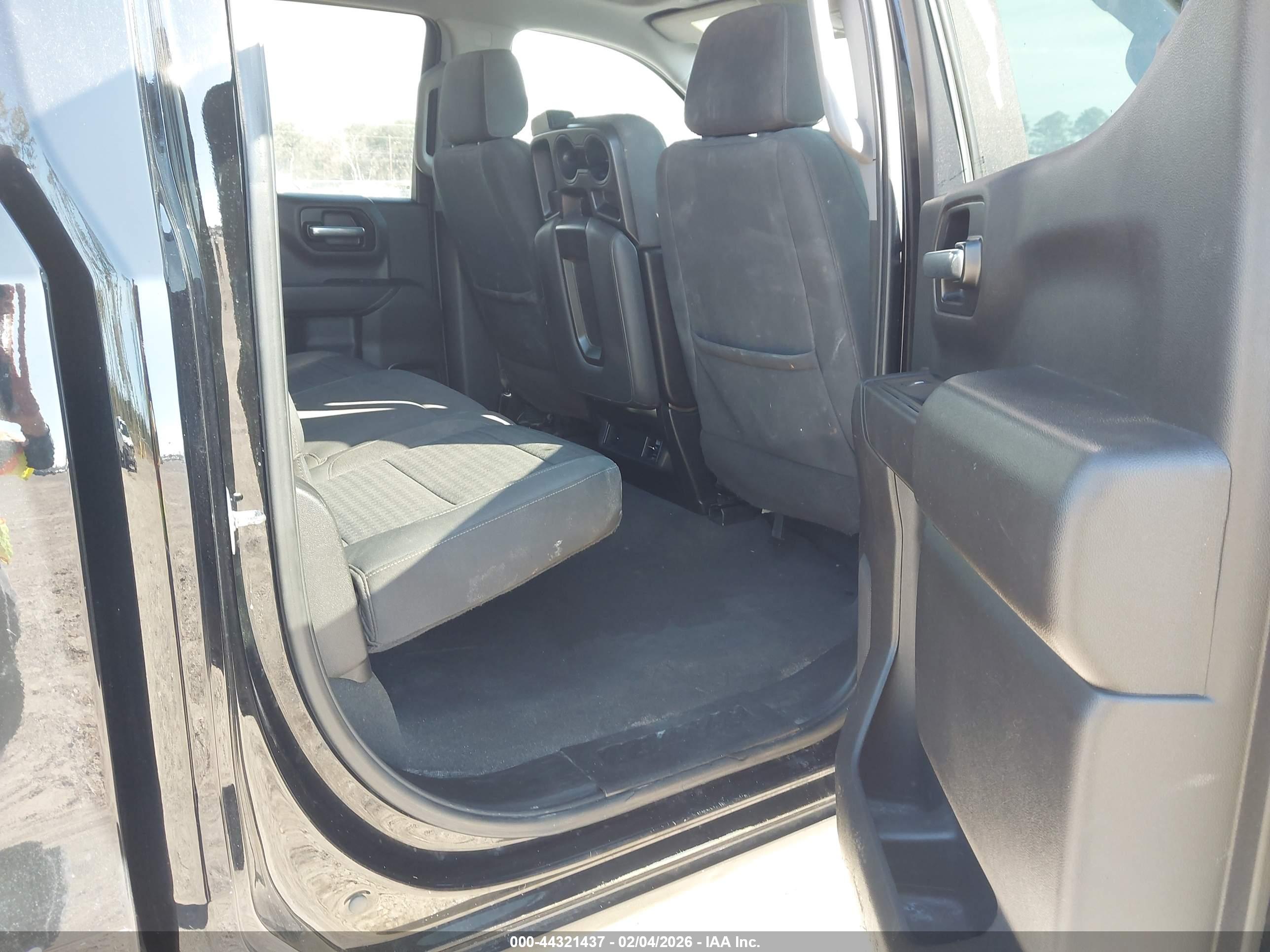 CHEVROLET SILVERADO image 8