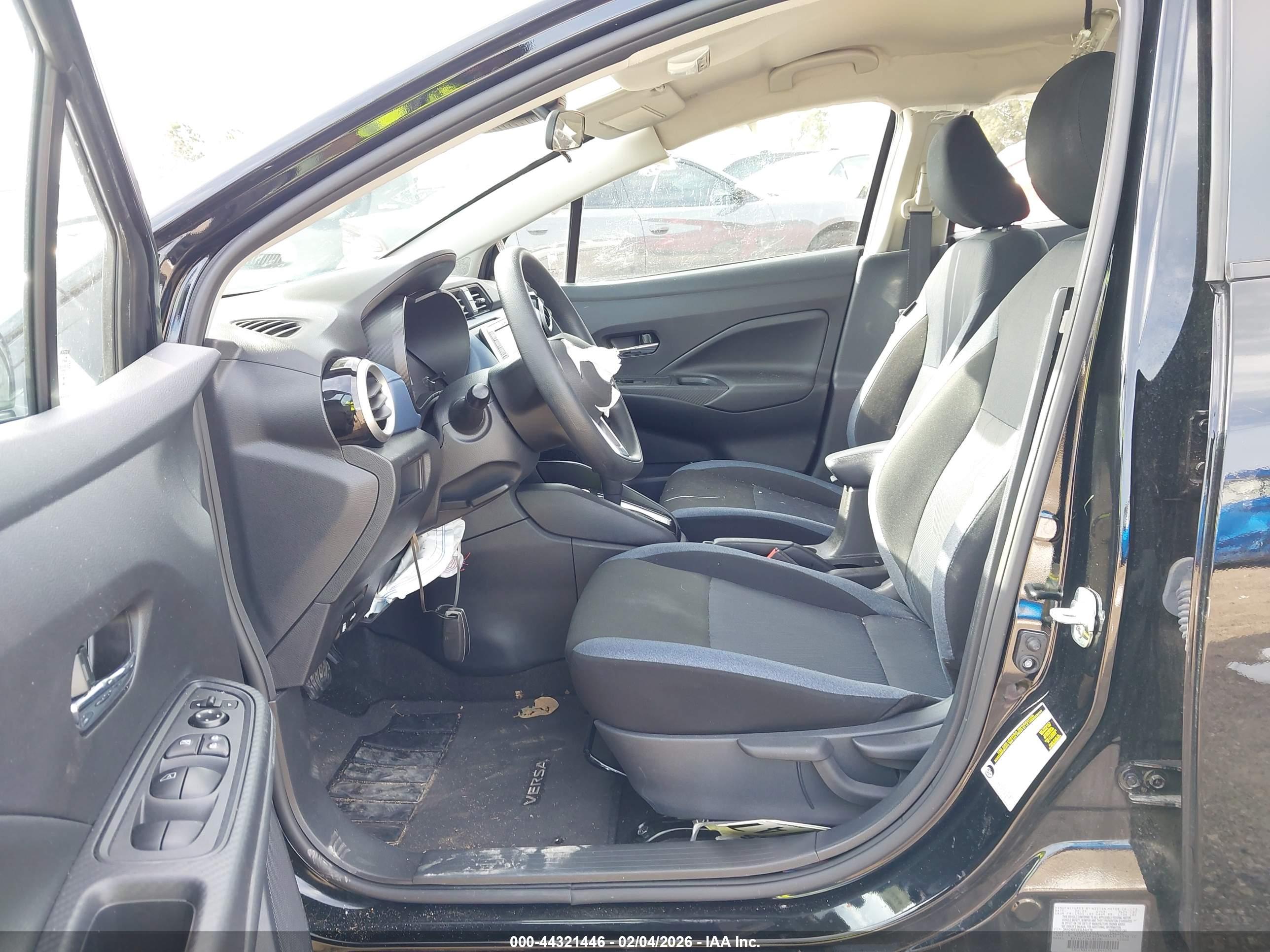 NISSAN VERSA image 5
