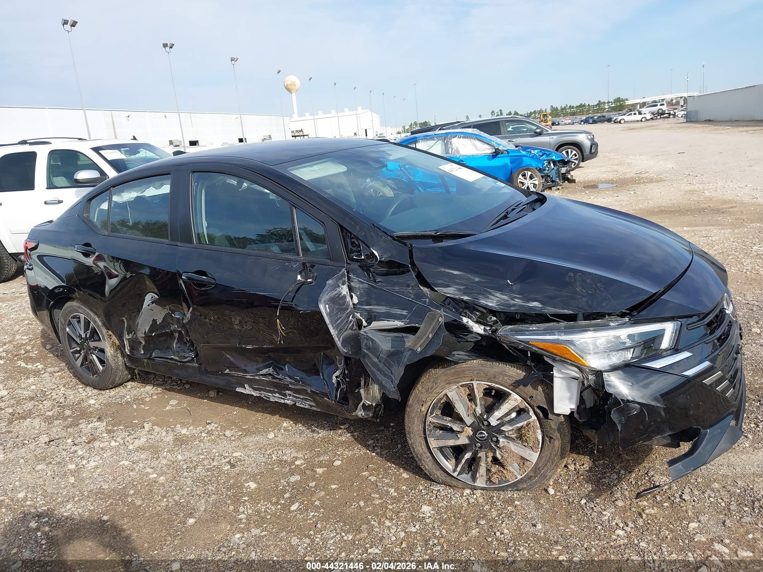 NISSAN VERSA image 6