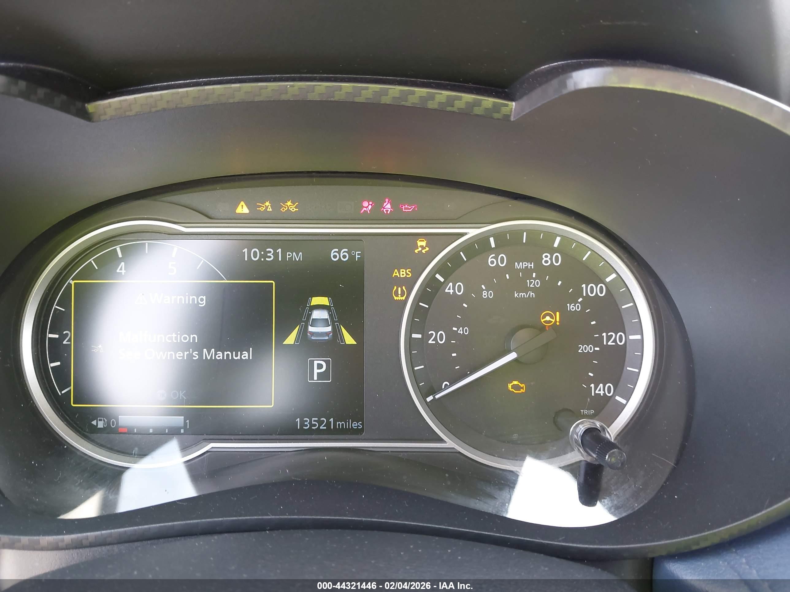 NISSAN VERSA image 7