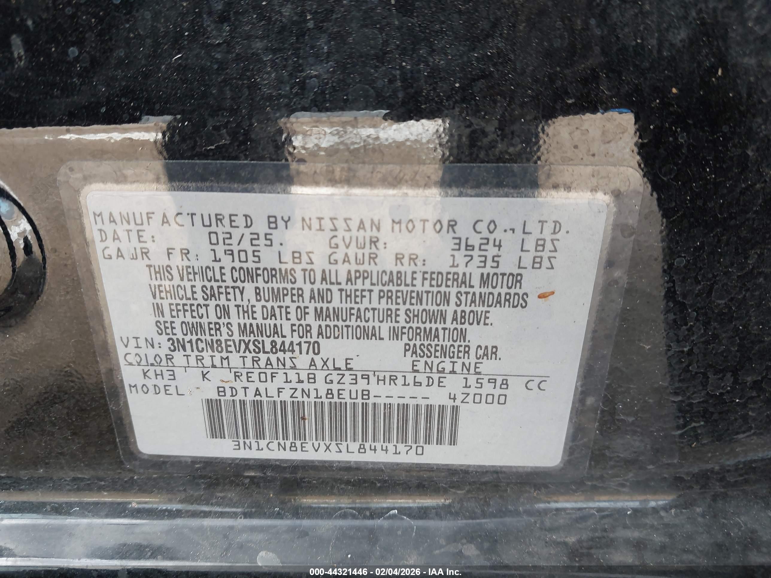 NISSAN VERSA image 9