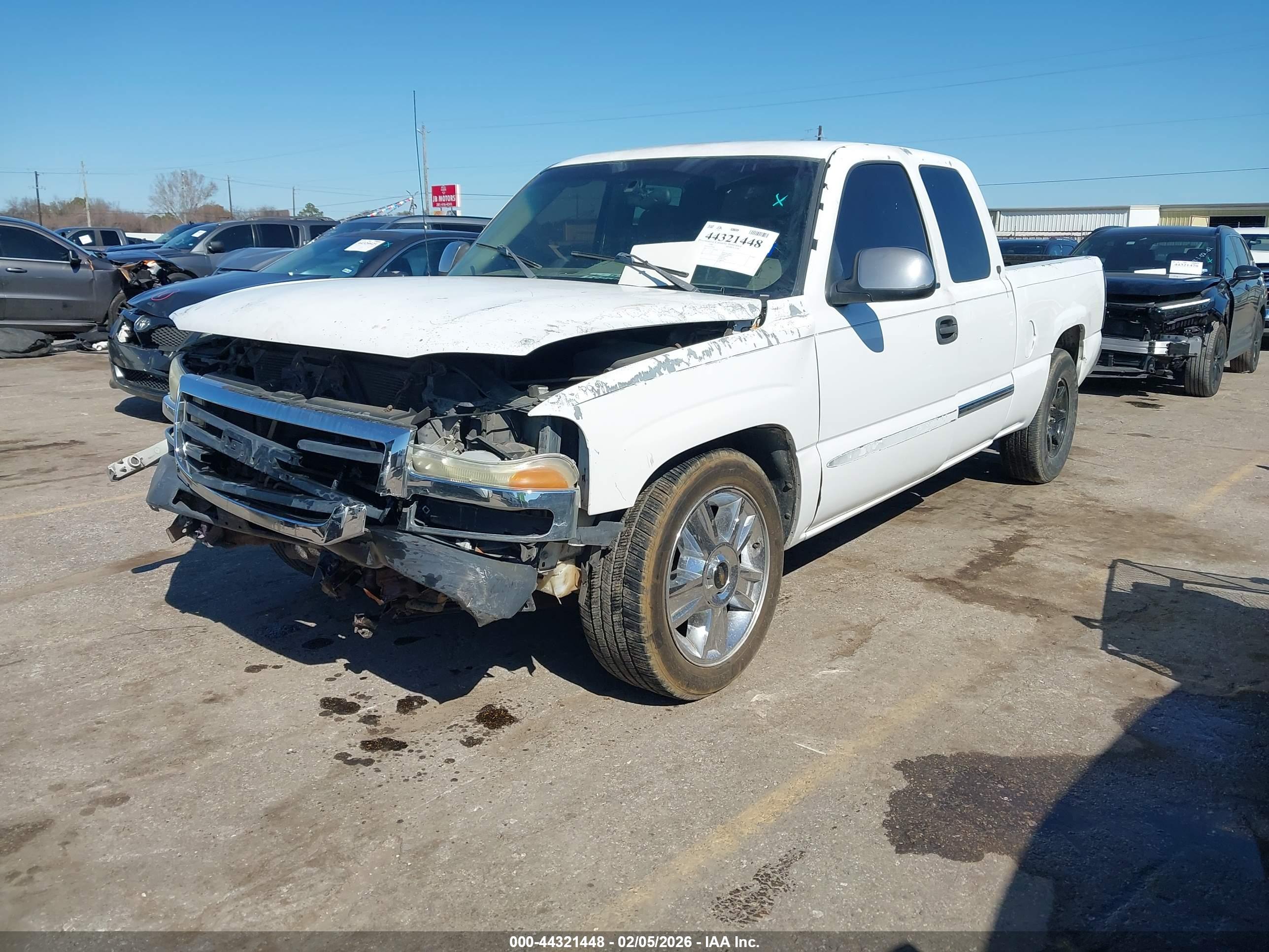 GMC SIERRA image 2